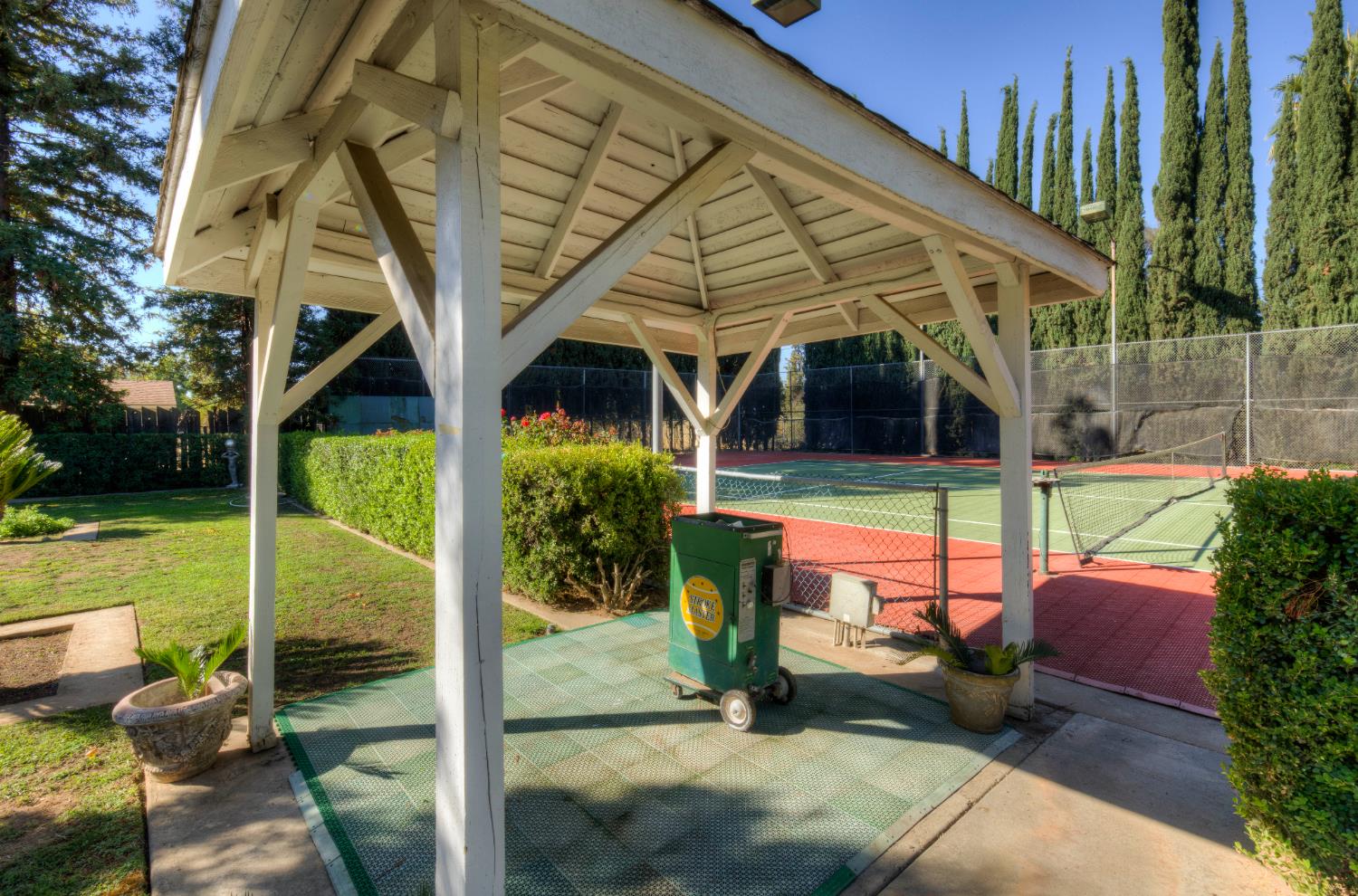 4895 N Thorne Ave, Fresno, CA 93704