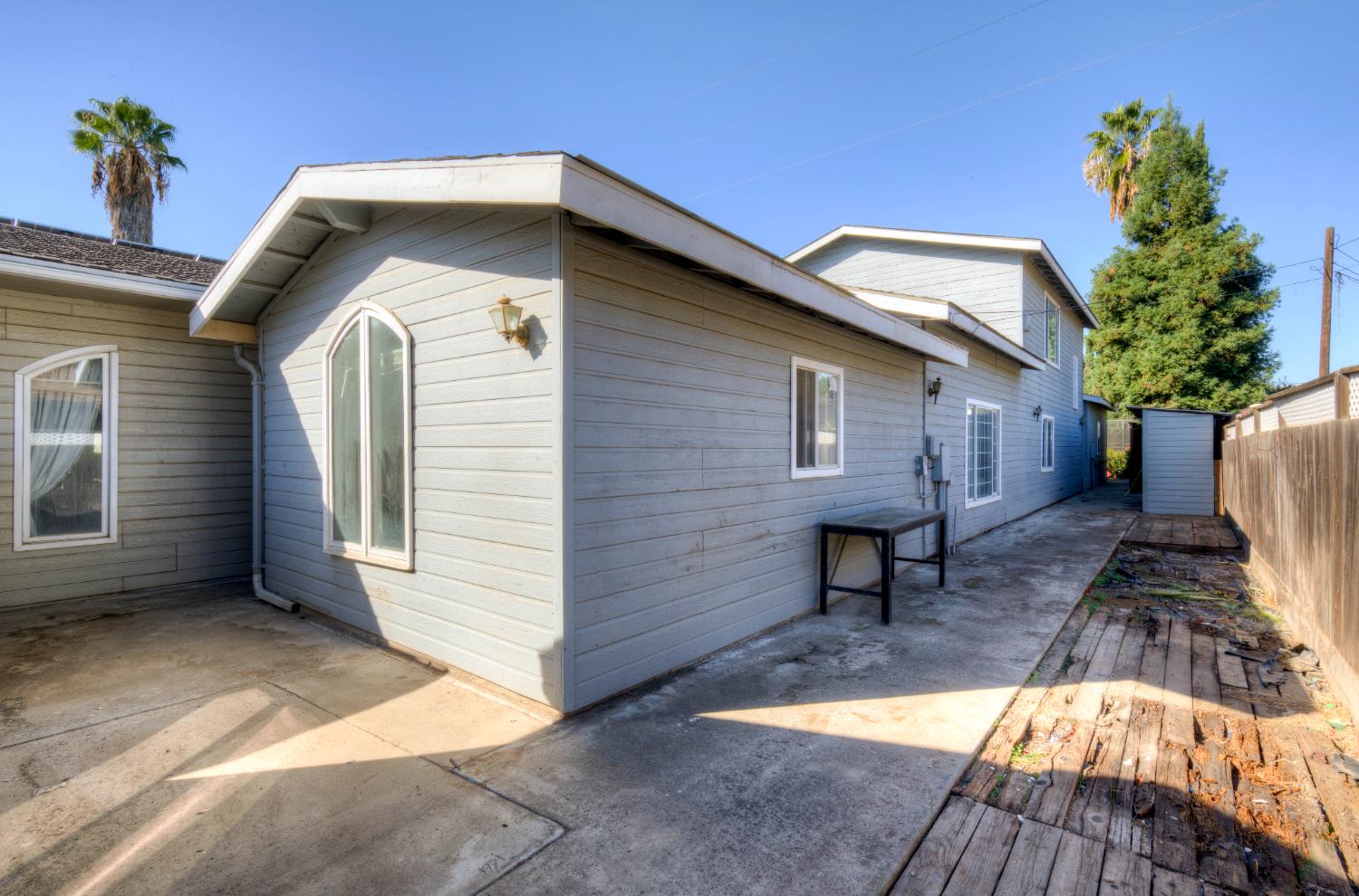 4895 N Thorne Ave, Fresno, CA 93704