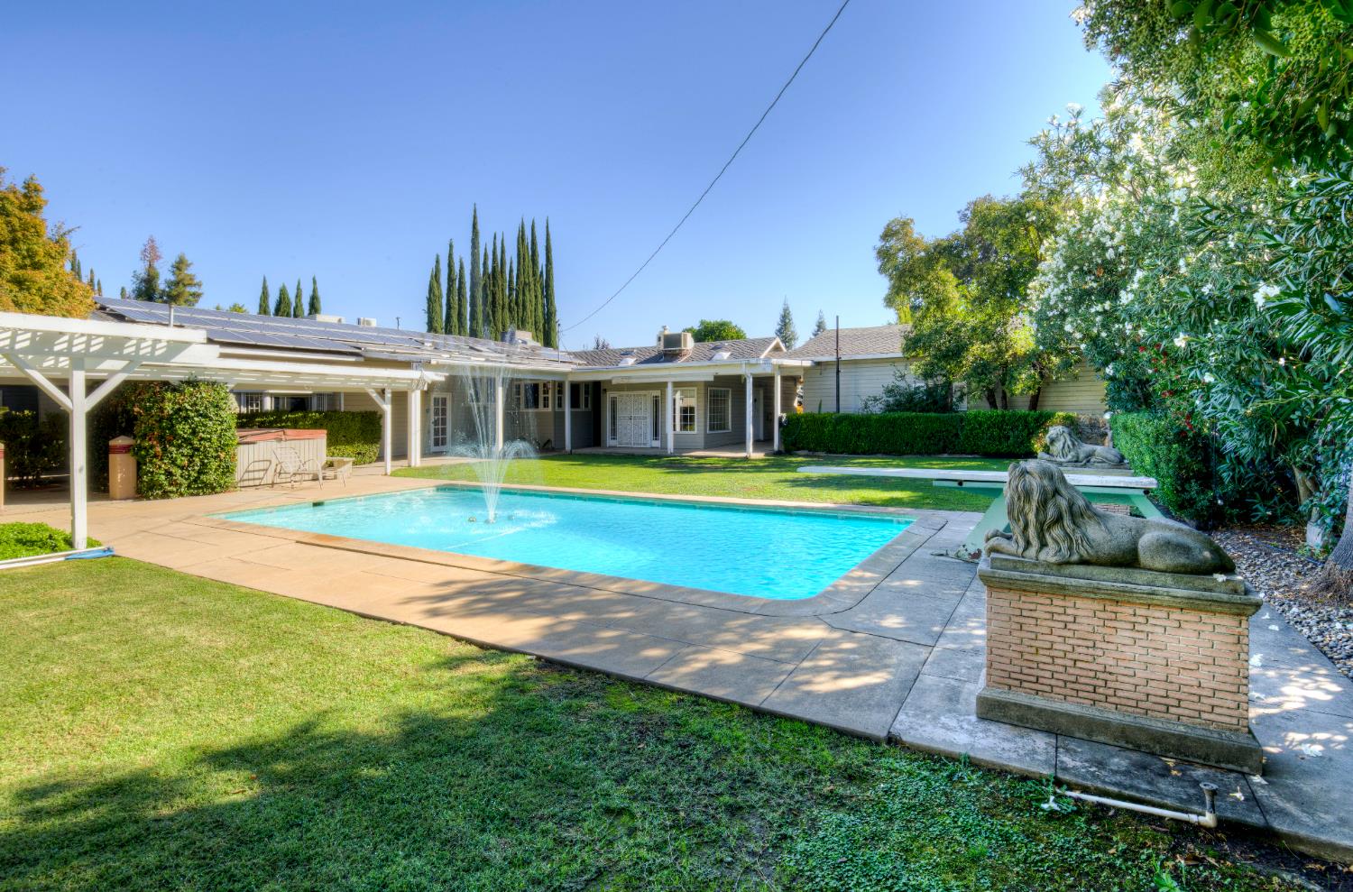 4895 N Thorne Ave, Fresno, CA 93704