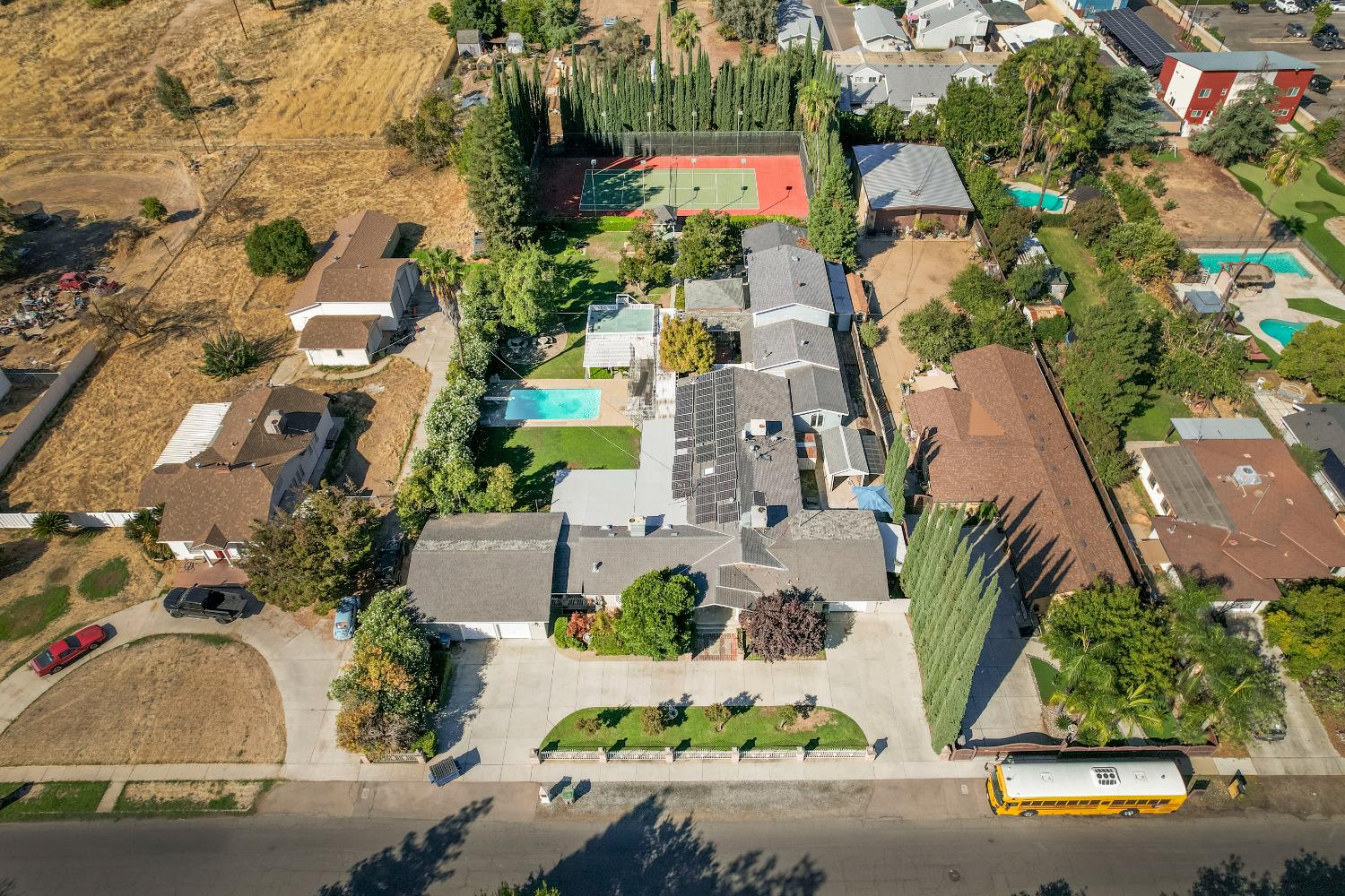 4895 N Thorne Ave, Fresno, CA 93704