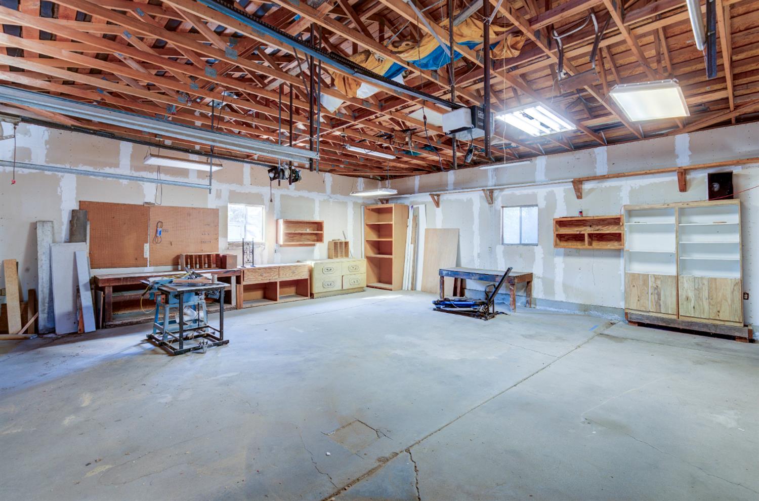 4895 N Thorne Ave, Fresno, CA 93704