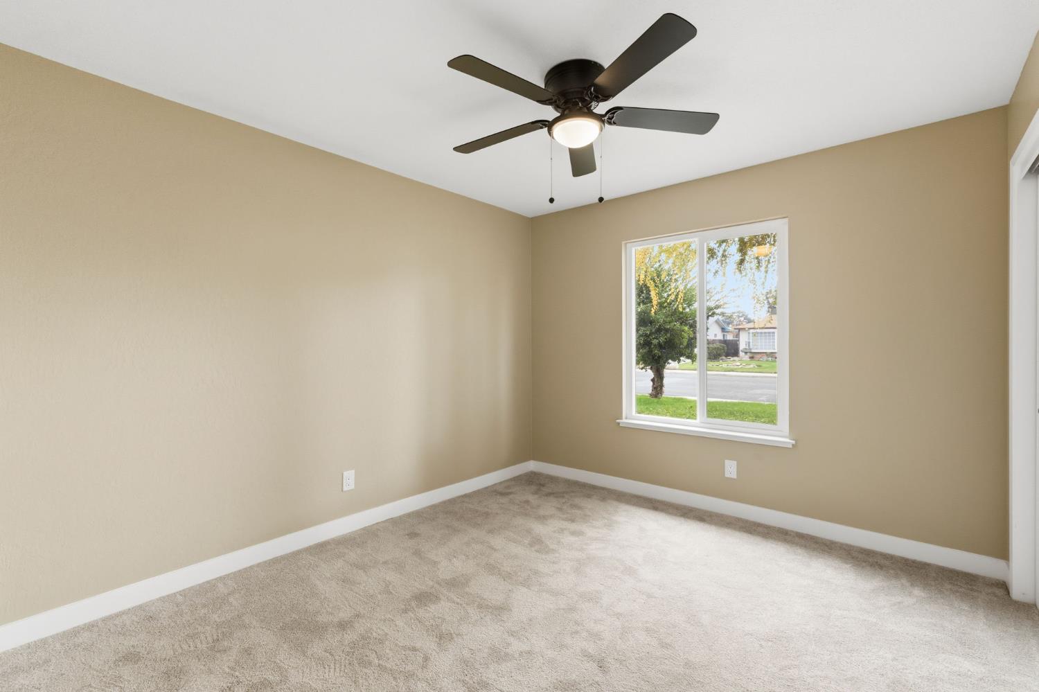 1515 Keats Ave, Clovis, CA 93611