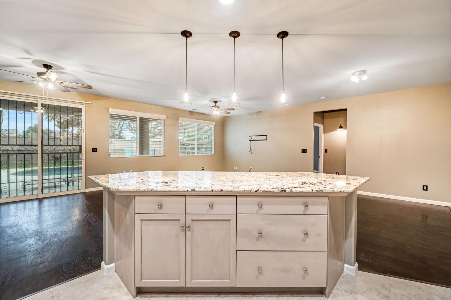 3237 Bellaire Ave, Clovis, CA 93619