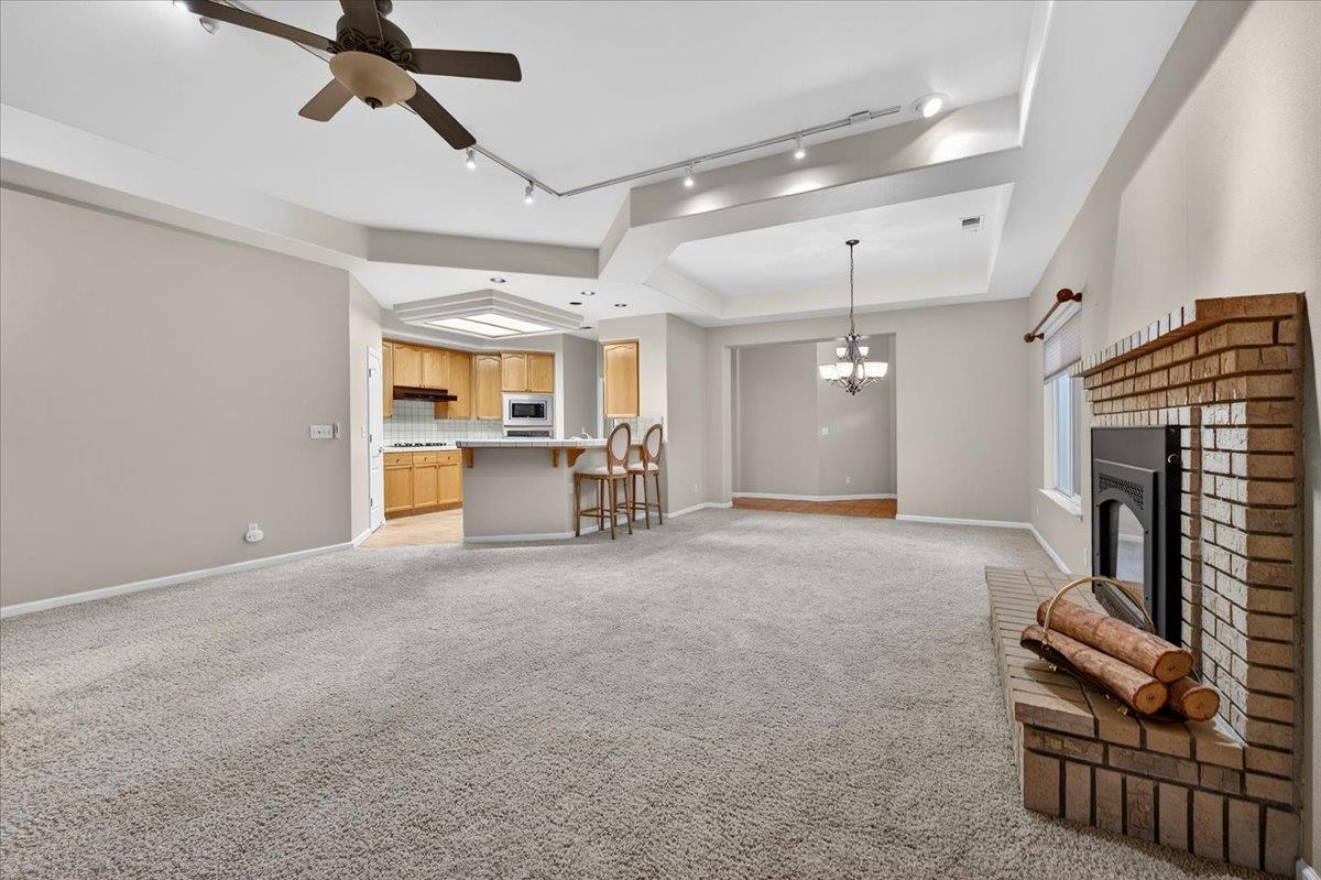 2211 Dawson Cove Ln, Clovis, CA 93611