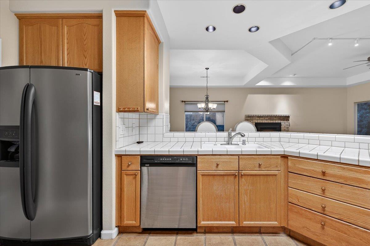 2211 Dawson Cove Ln, Clovis, CA 93611