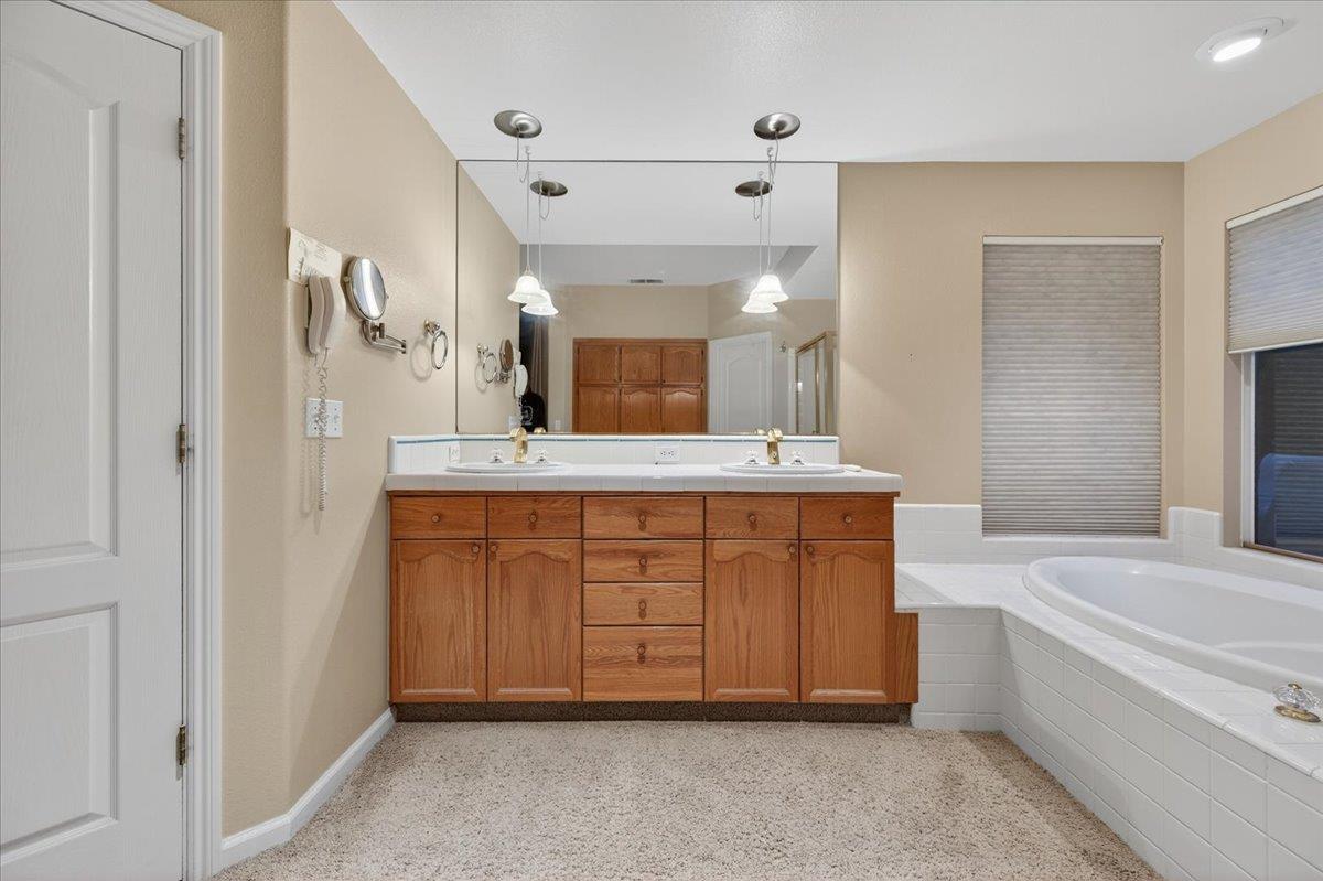 2211 Dawson Cove Ln, Clovis, CA 93611