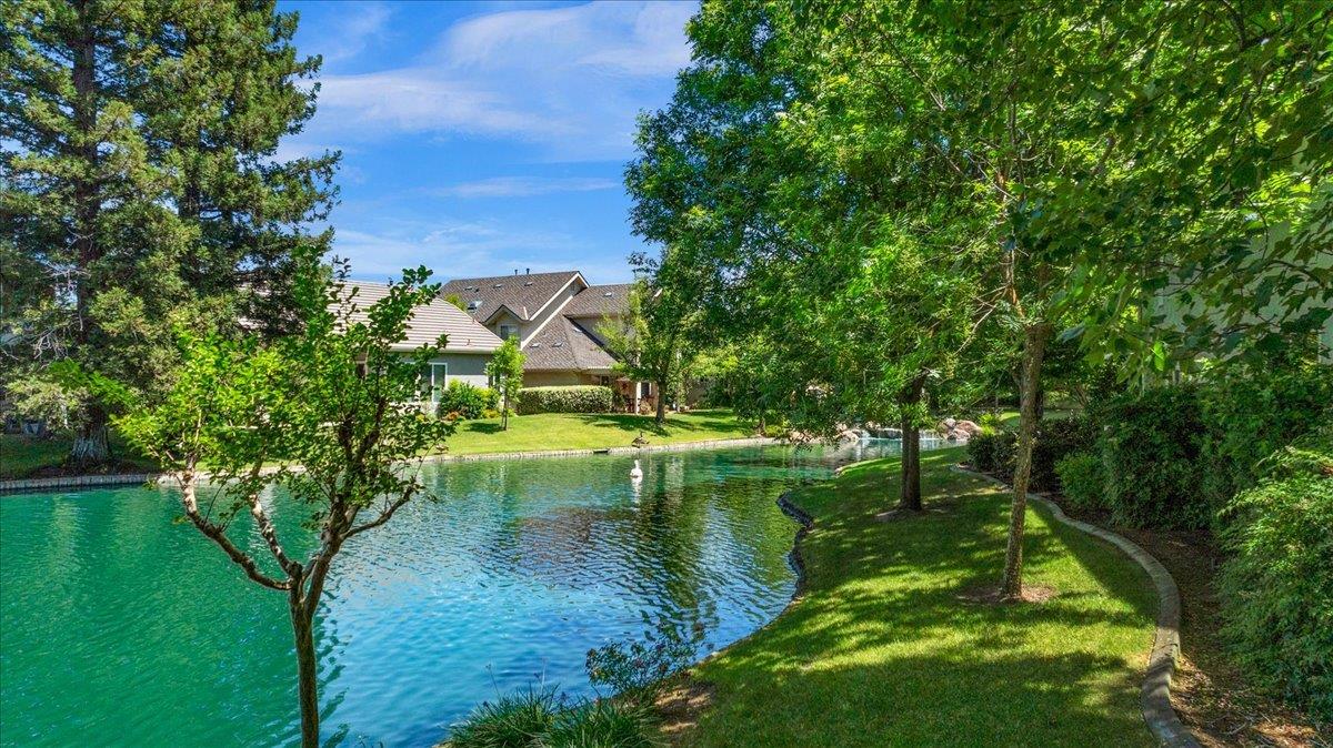 2211 Dawson Cove Ln, Clovis, CA 93611