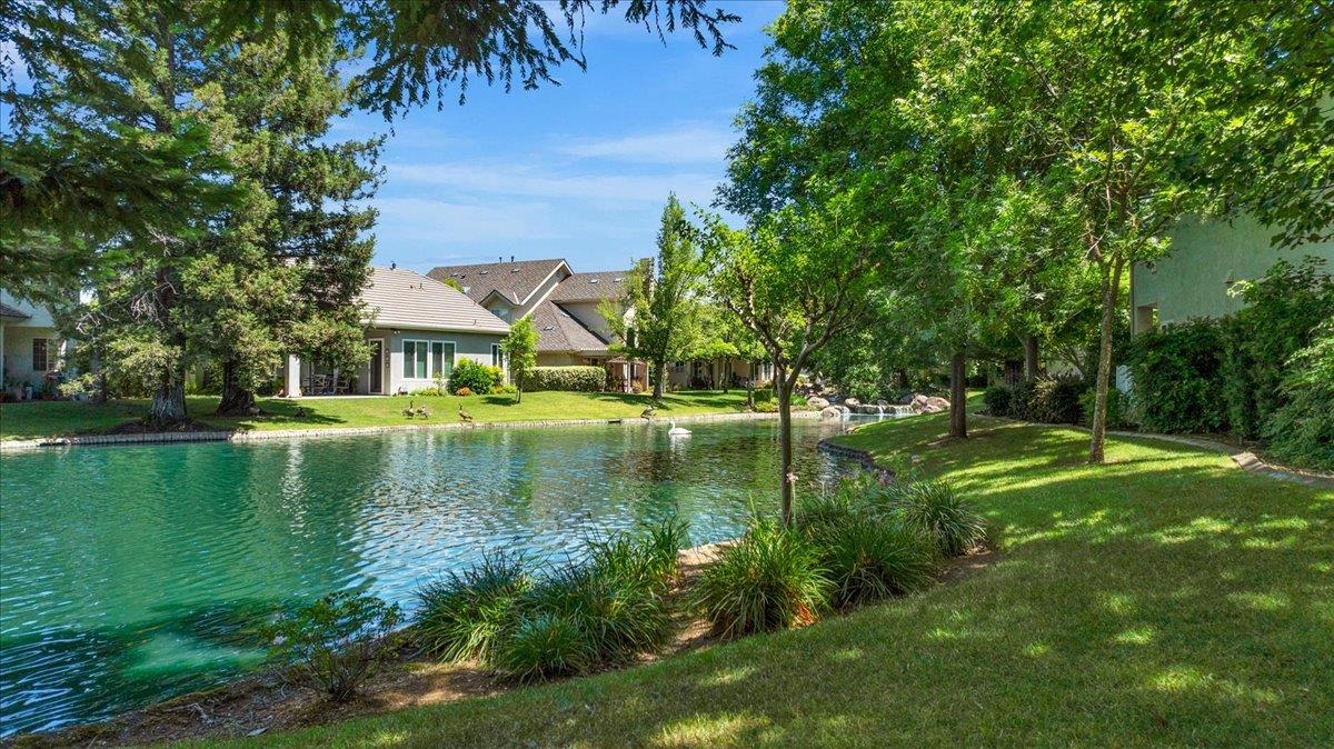 2211 Dawson Cove Ln, Clovis, CA 93611