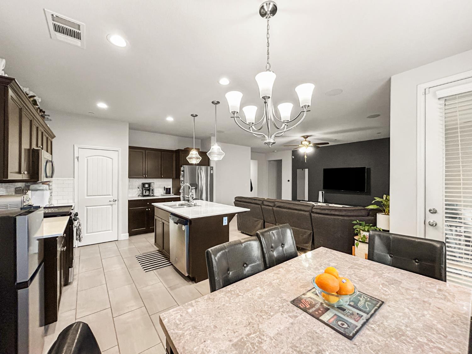 2709 Pontiac Ave, Clovis, CA 93611