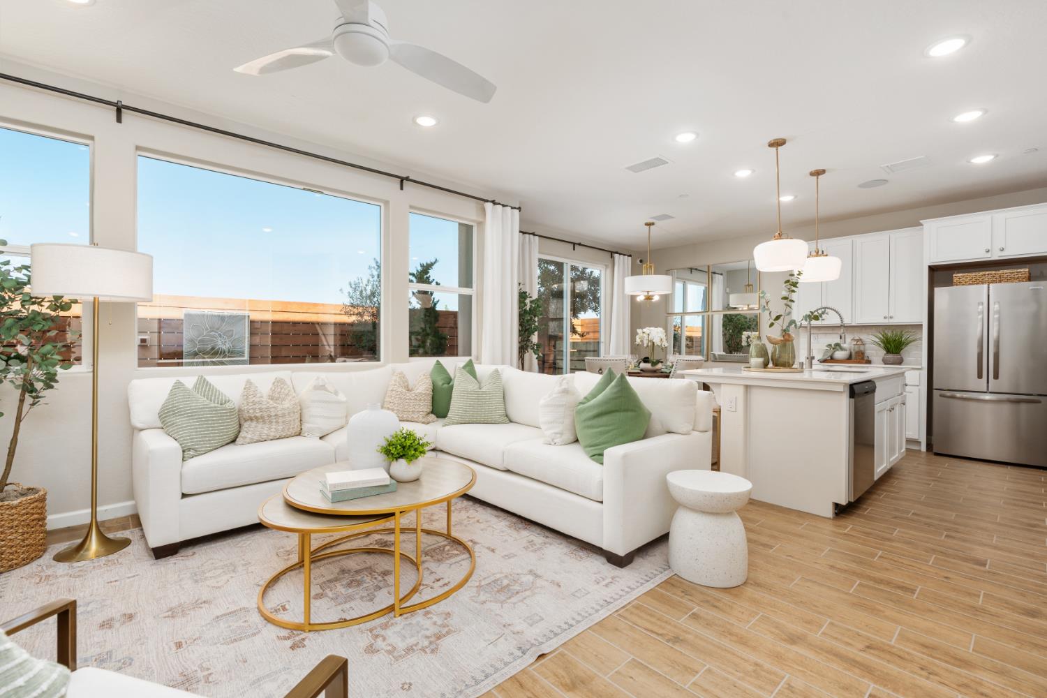 2041 N Wagon Ln, Clovis, CA 93619