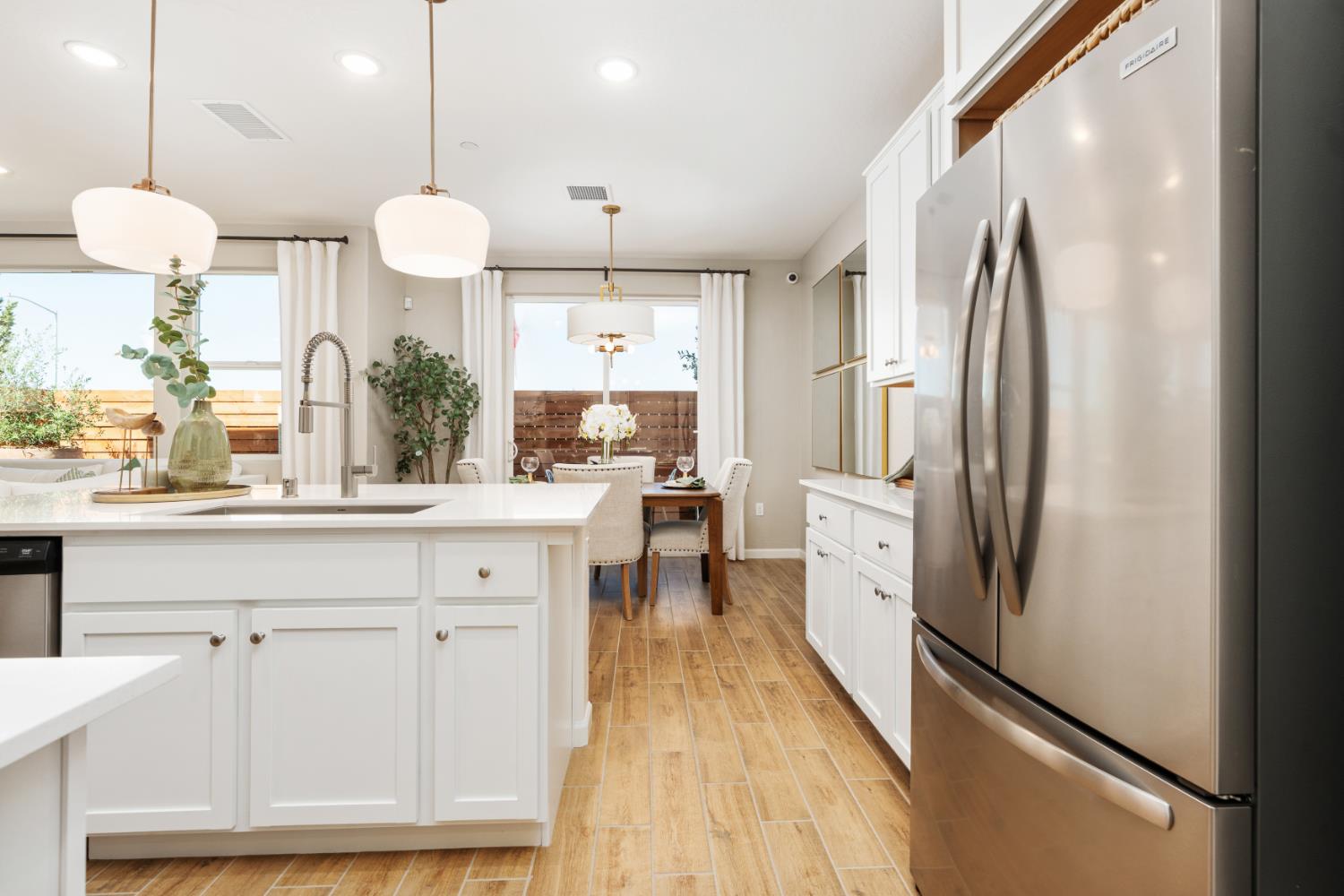 2041 N Wagon Ln, Clovis, CA 93619