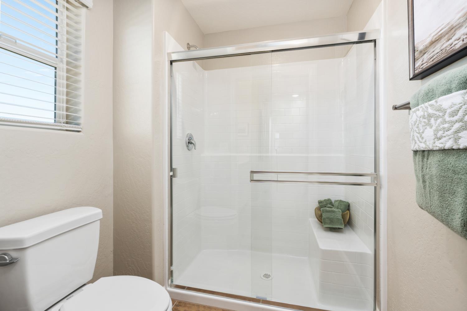 2041 N Wagon Ln, Clovis, CA 93619