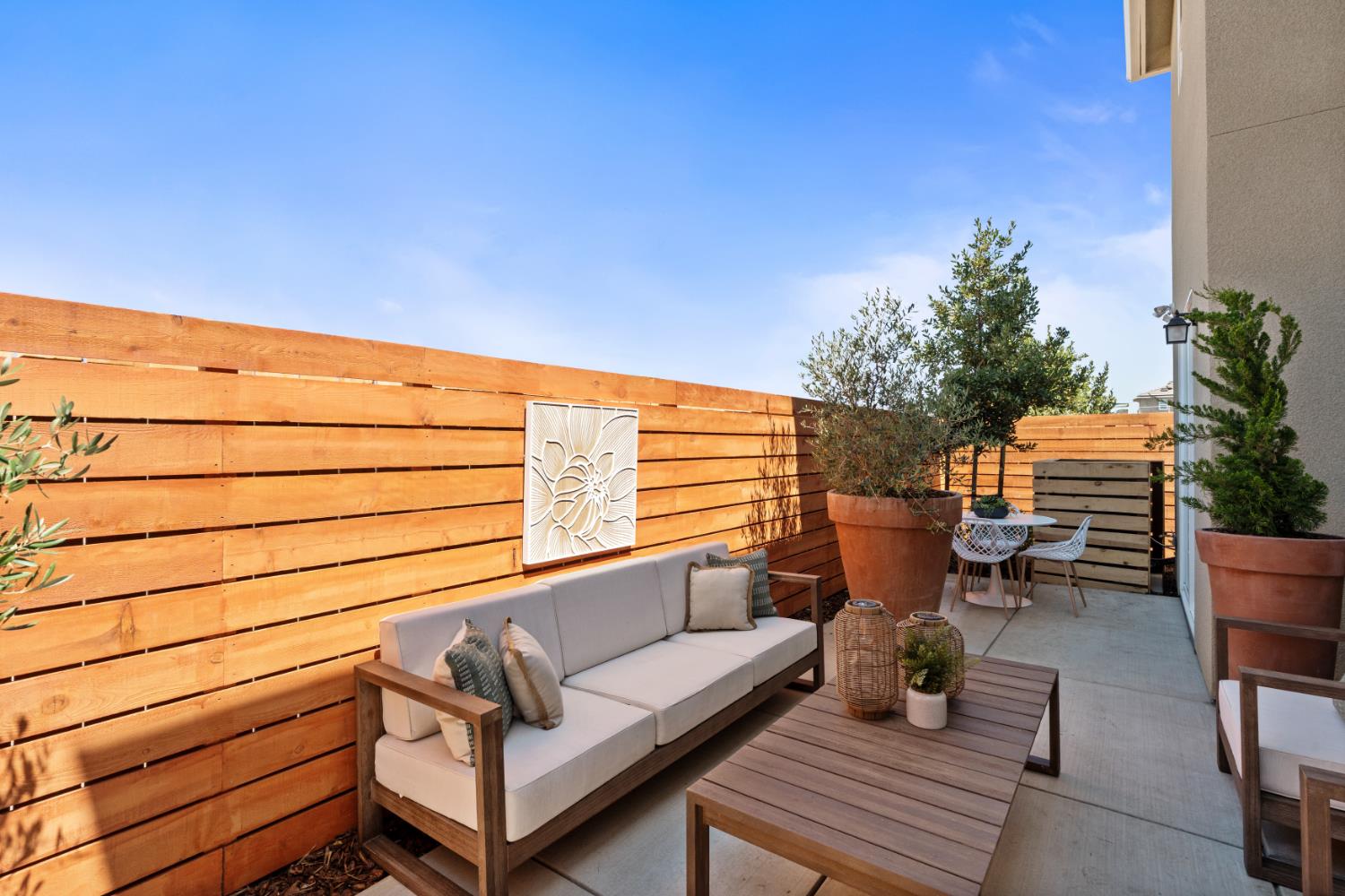 2041 N Wagon Ln, Clovis, CA 93619