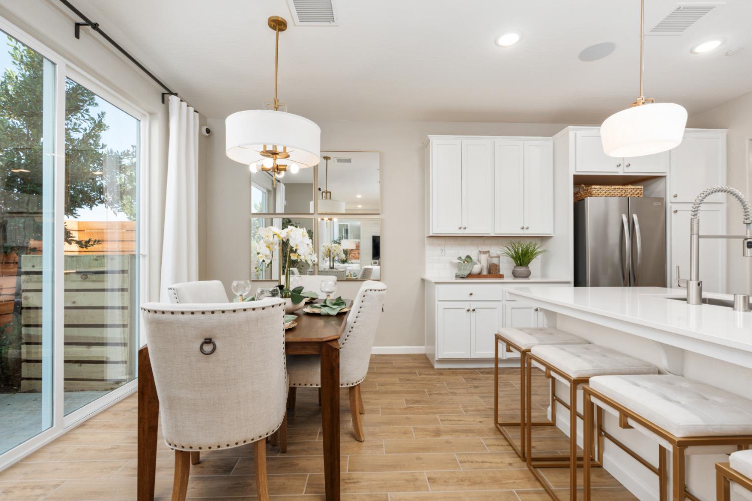 2047 N Wagon Ln, Clovis, CA 93619