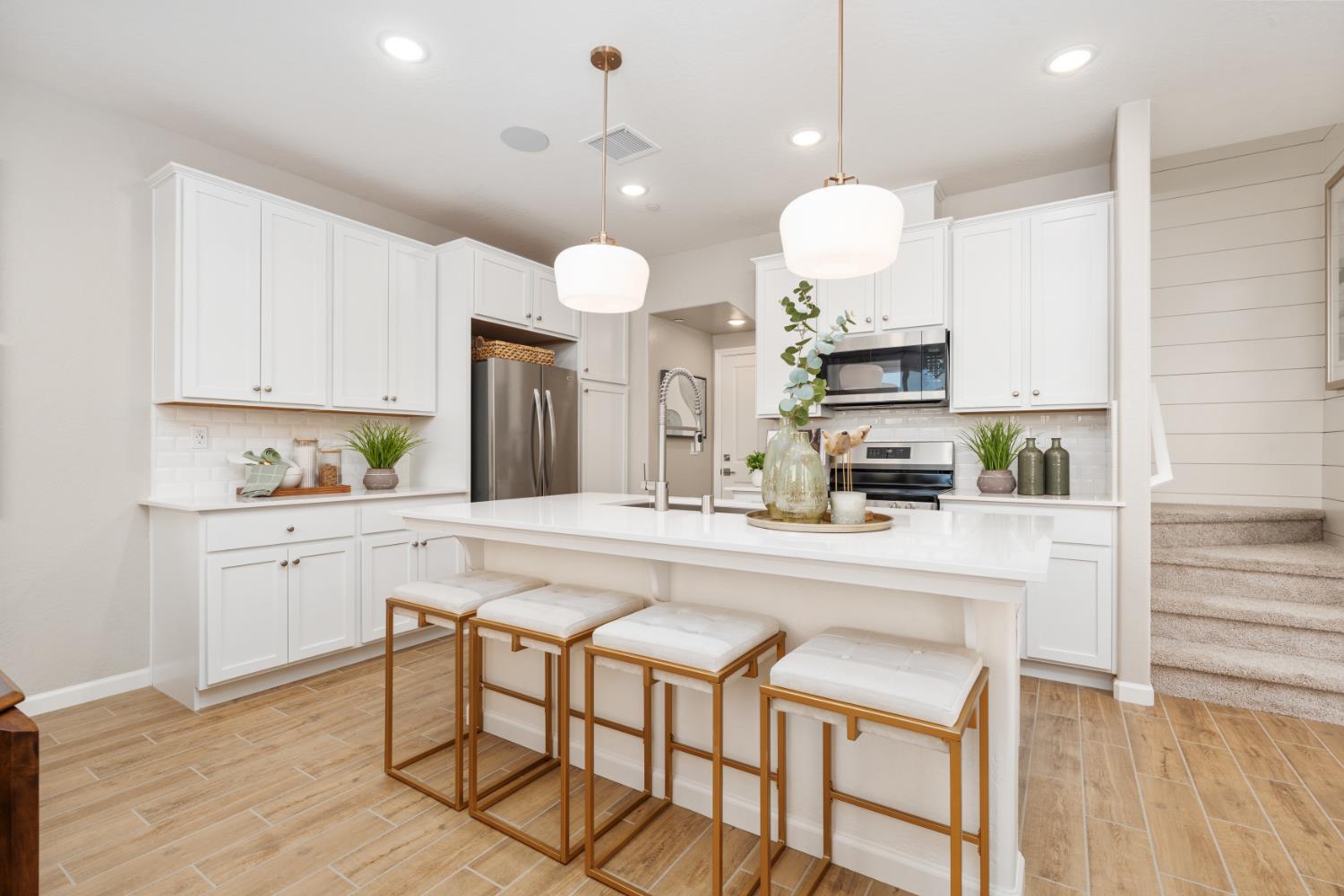 2047 N Wagon Ln, Clovis, CA 93619