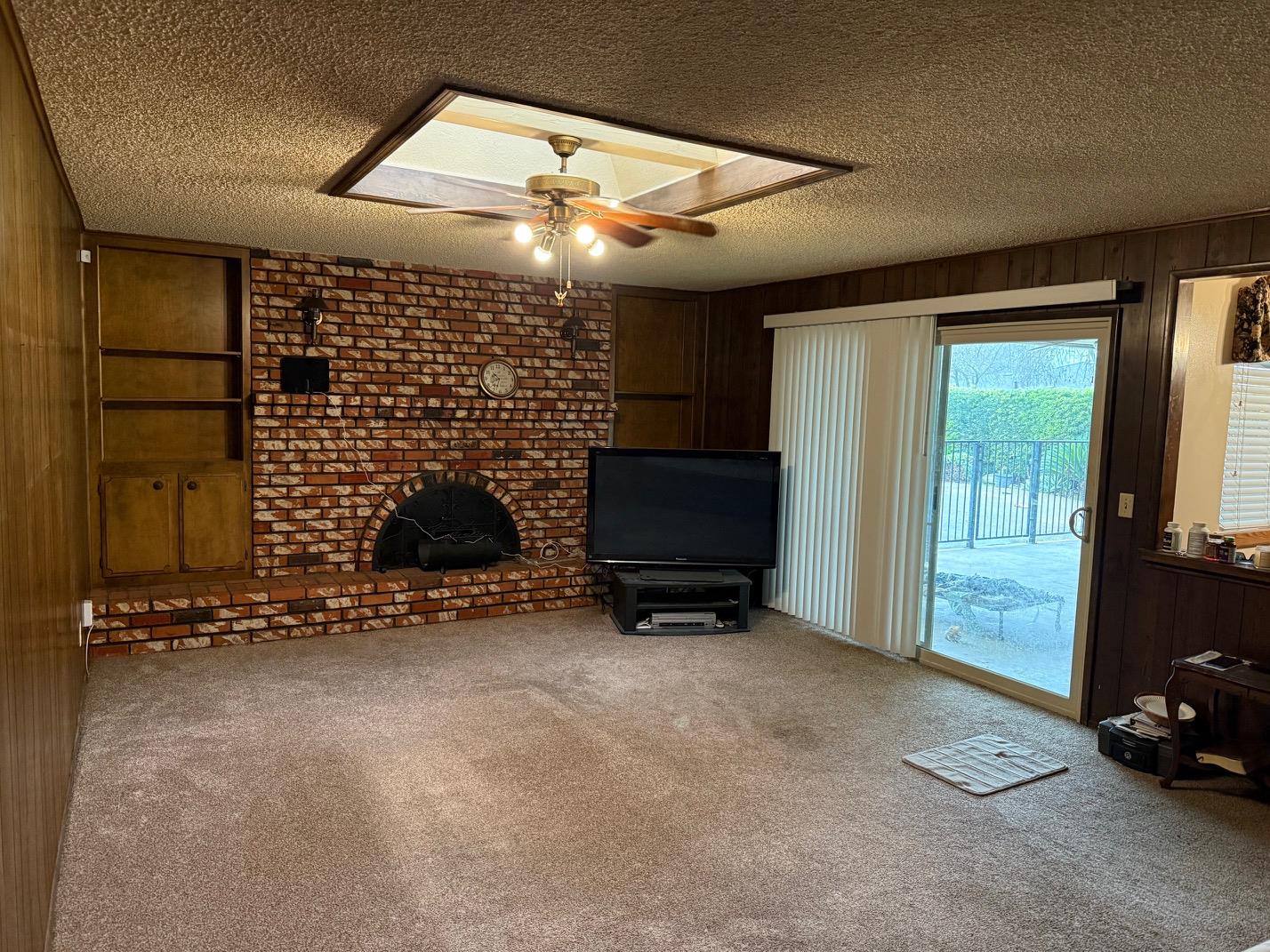 1389 W Warner Ave, Fresno, CA 93711