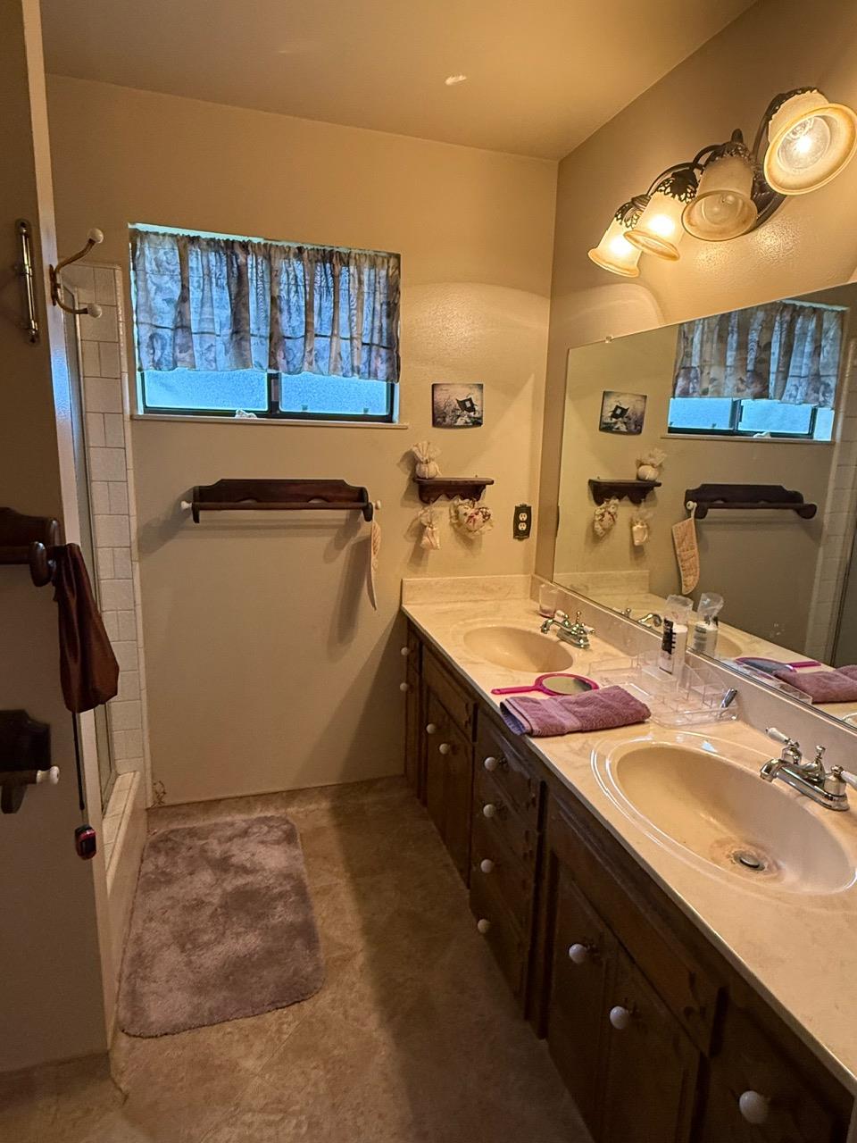 1389 W Warner Ave, Fresno, CA 93711