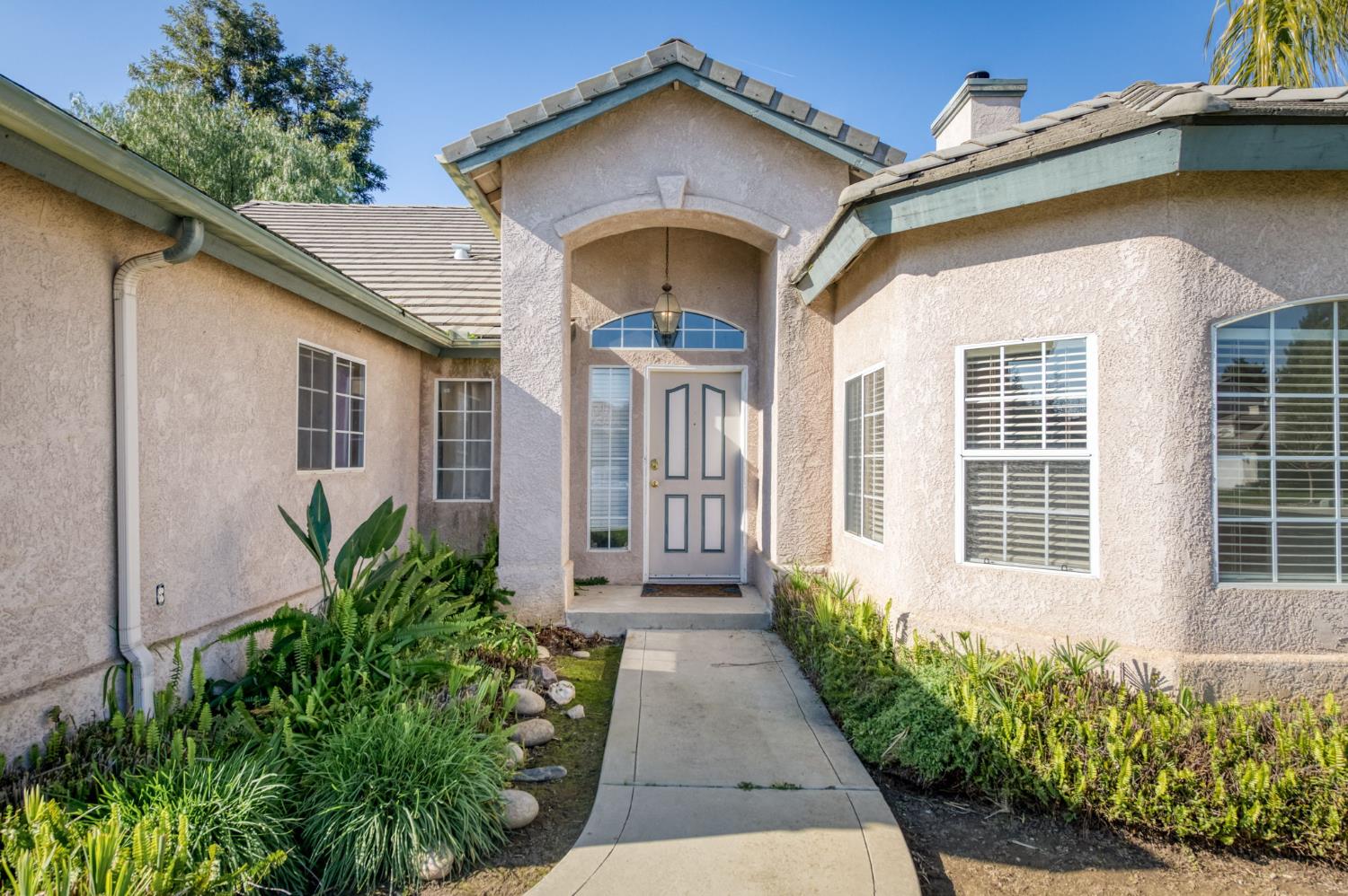 612 Hanson Ave, Clovis, CA 93611