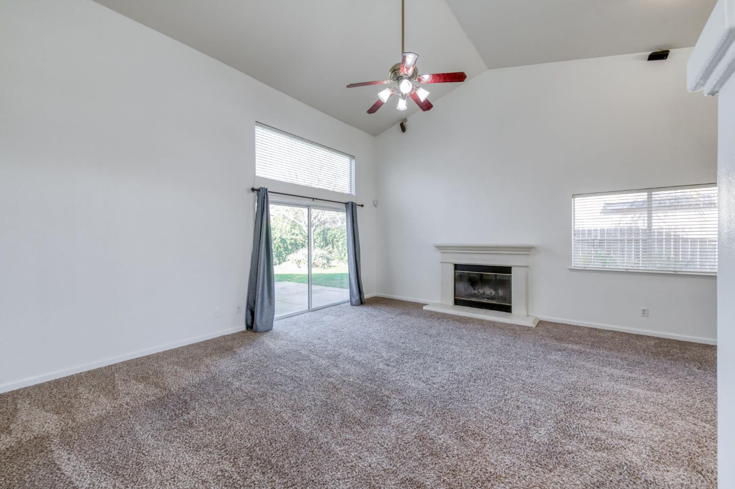 612 Hanson Ave, Clovis, CA 93611