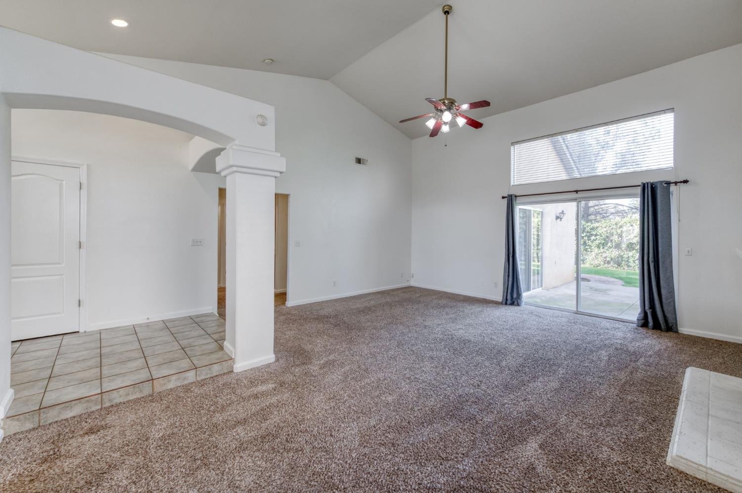 612 Hanson Ave, Clovis, CA 93611