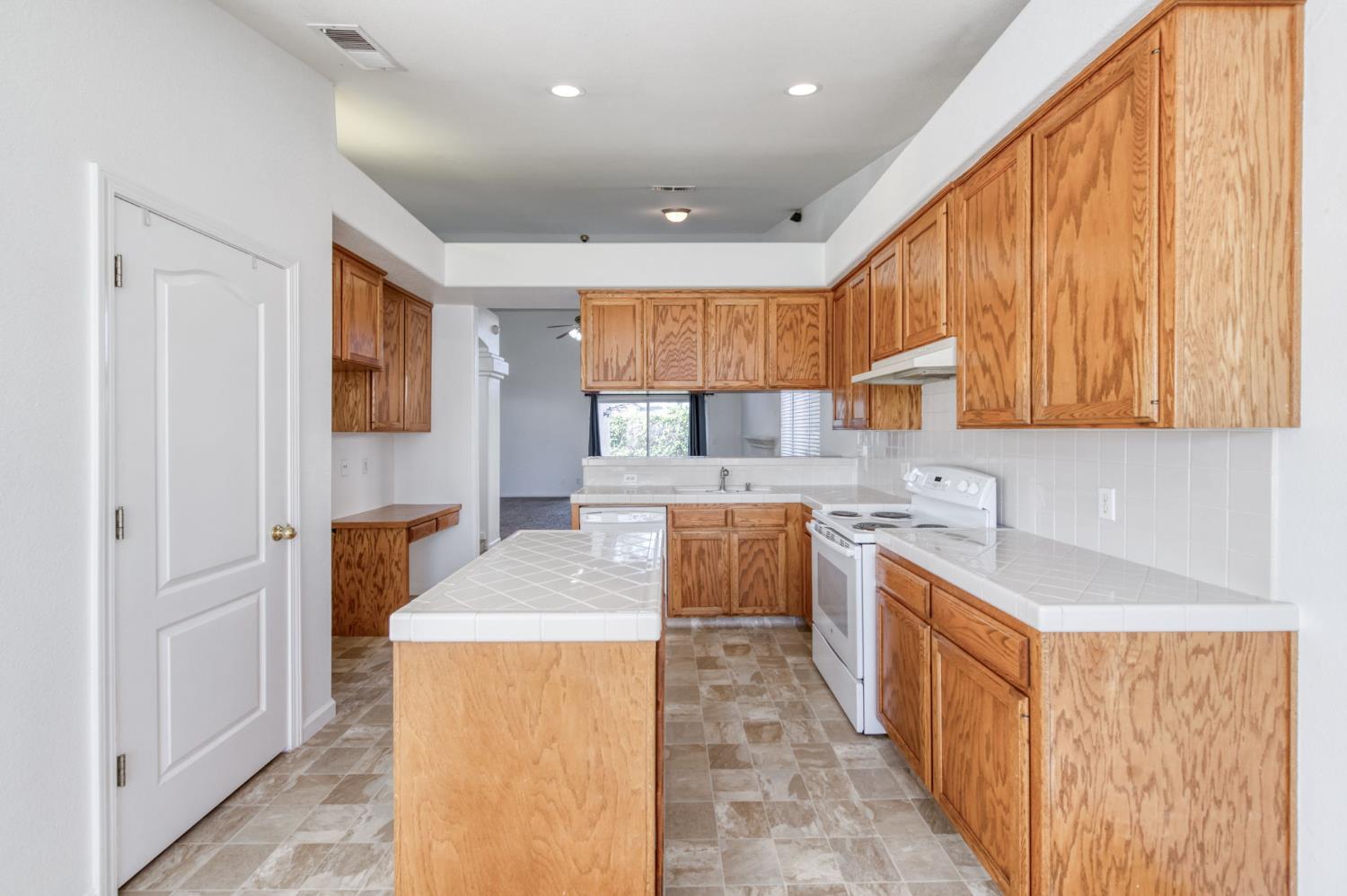 612 Hanson Ave, Clovis, CA 93611