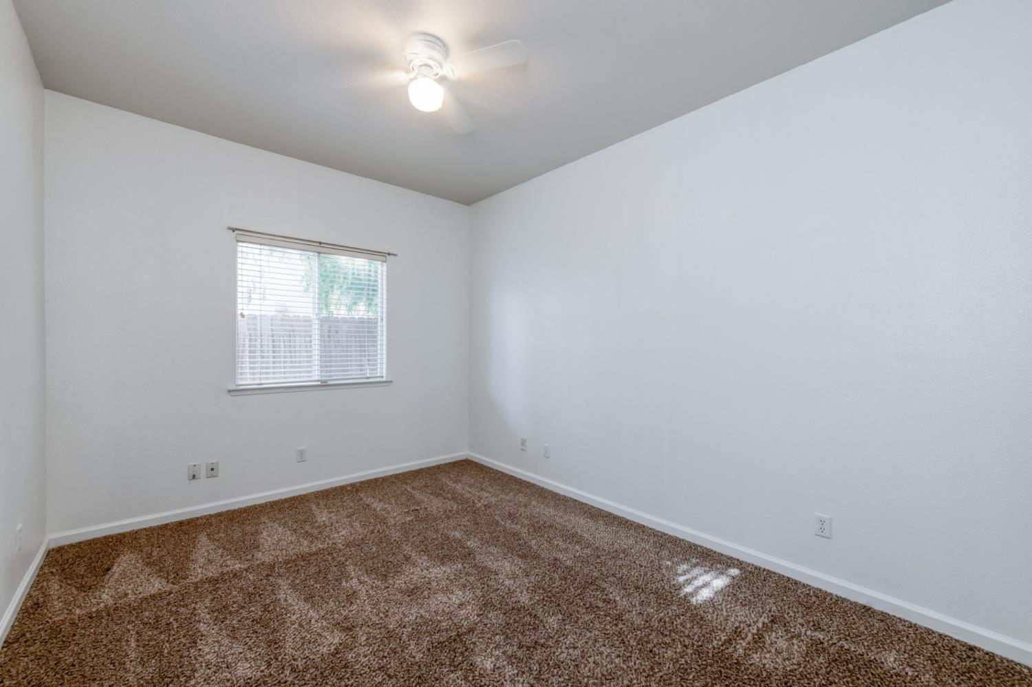 612 Hanson Ave, Clovis, CA 93611