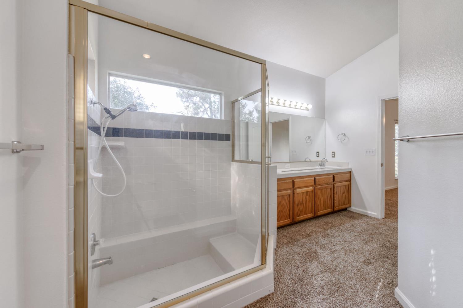 612 Hanson Ave, Clovis, CA 93611