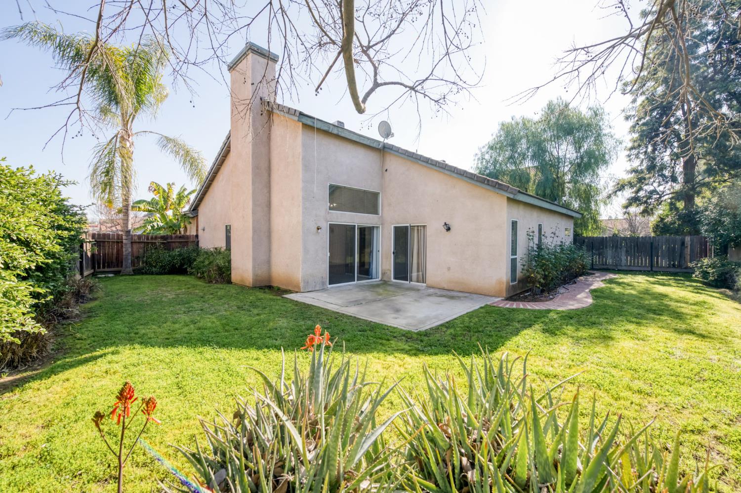 612 Hanson Ave, Clovis, CA 93611