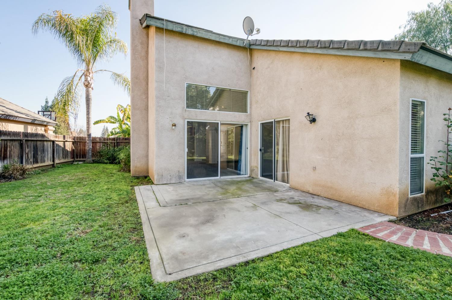 612 Hanson Ave, Clovis, CA 93611