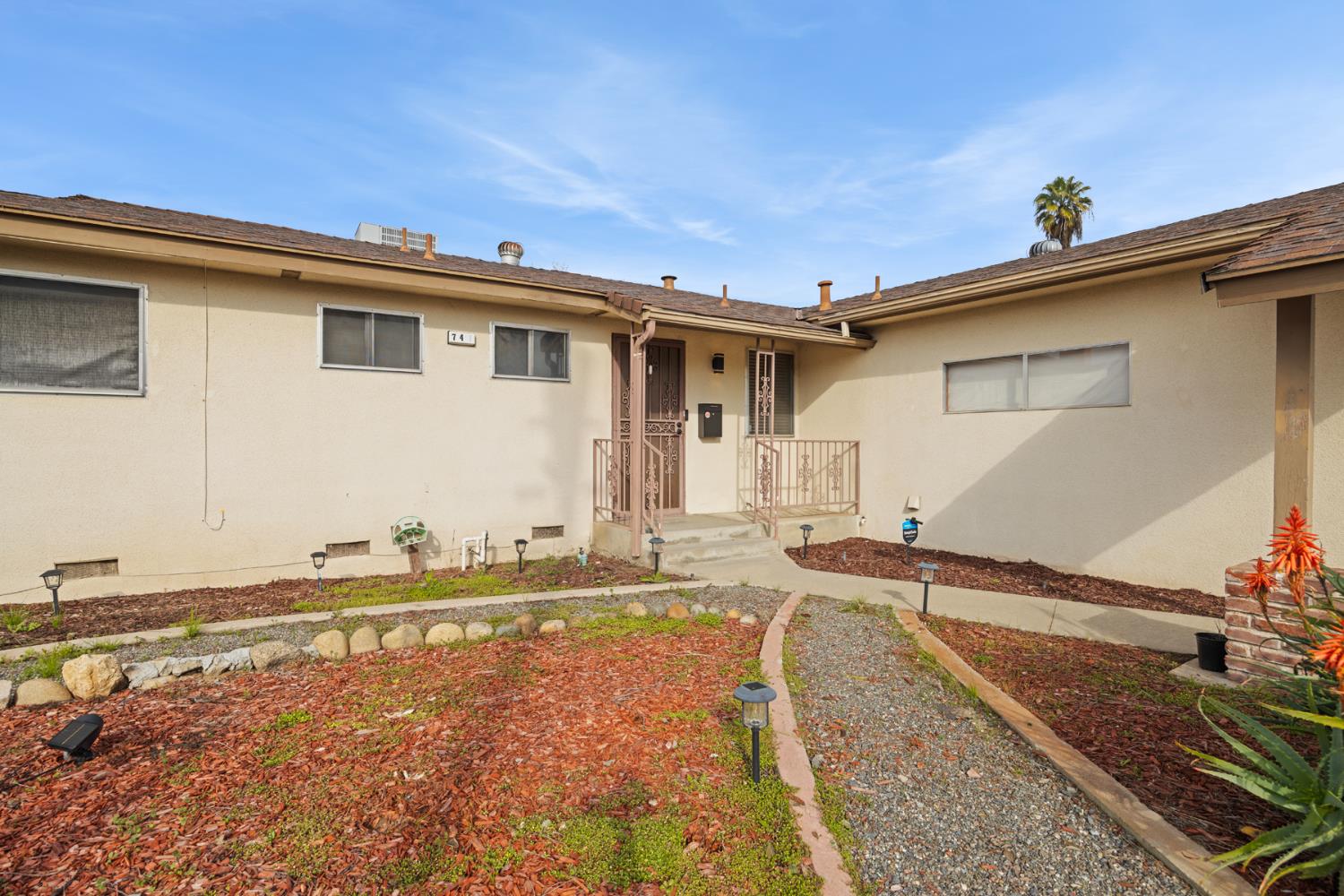 741 W Holland, Clovis, CA 93612