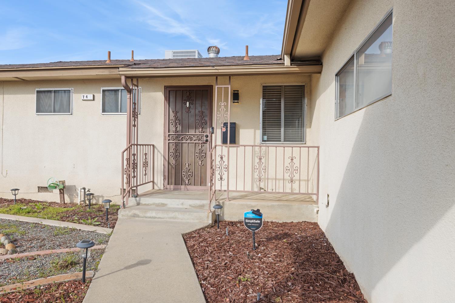 741 W Holland, Clovis, CA 93612