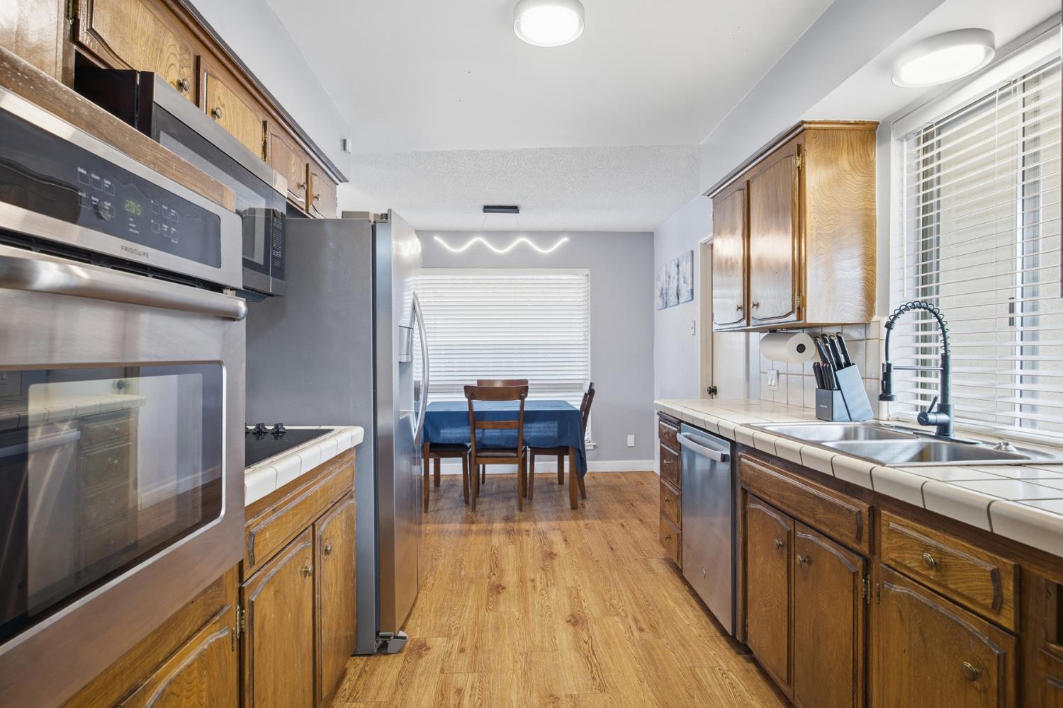 741 W Holland, Clovis, CA 93612