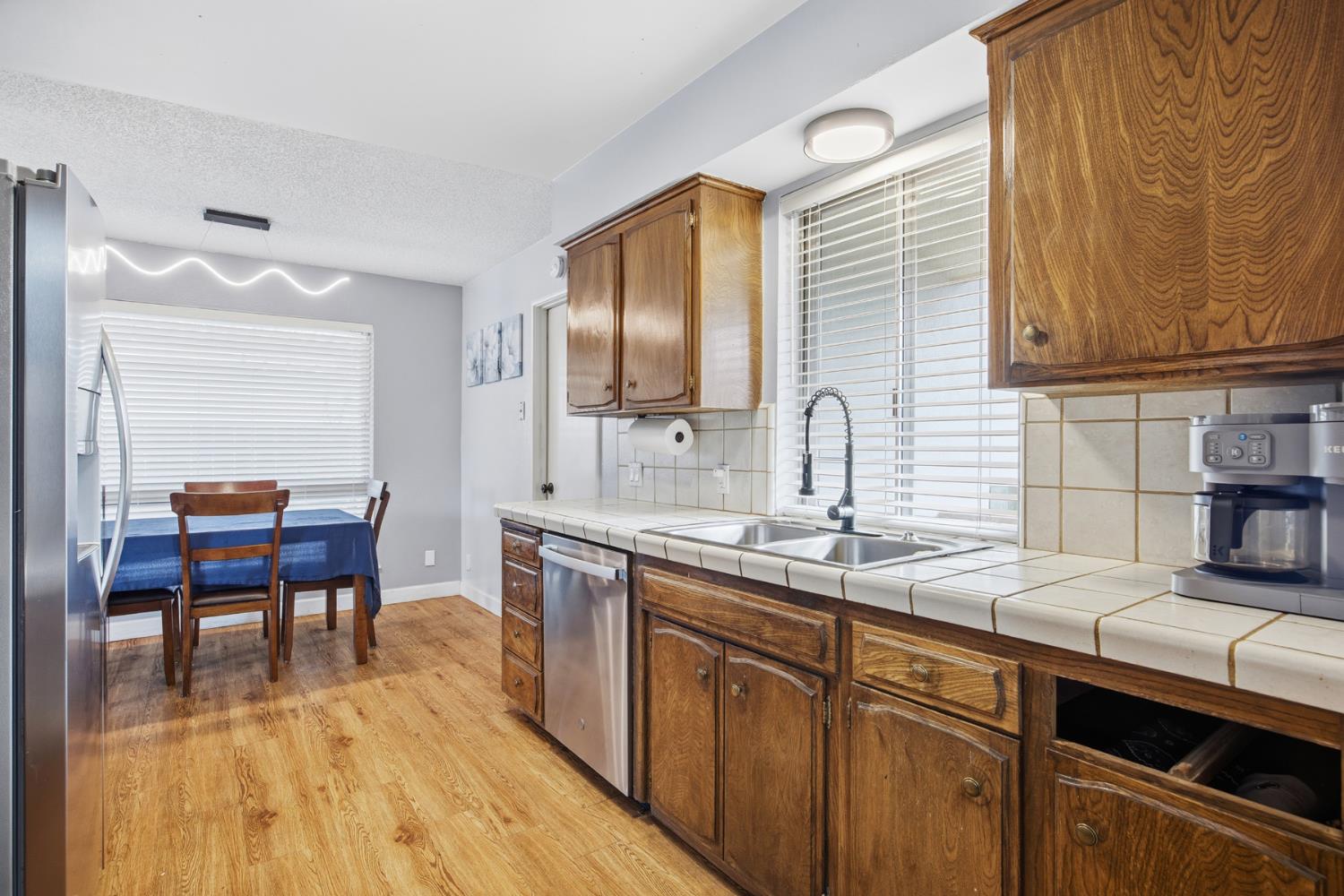 741 W Holland, Clovis, CA 93612