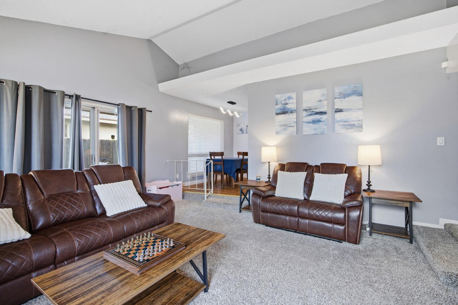 741 W Holland, Clovis, CA 93612