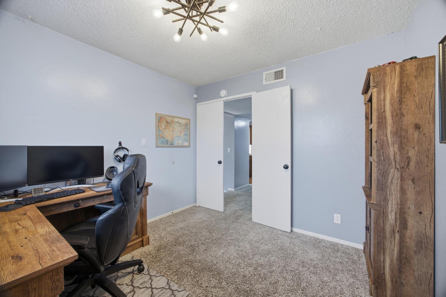 741 W Holland, Clovis, CA 93612