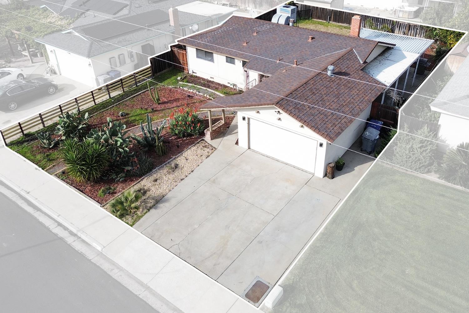 741 W Holland, Clovis, CA 93612