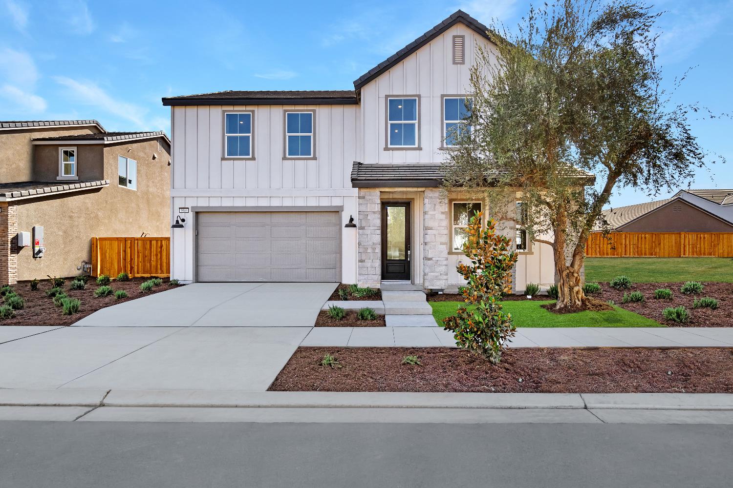 1046 Springtime Ave, Clovis, CA 93619