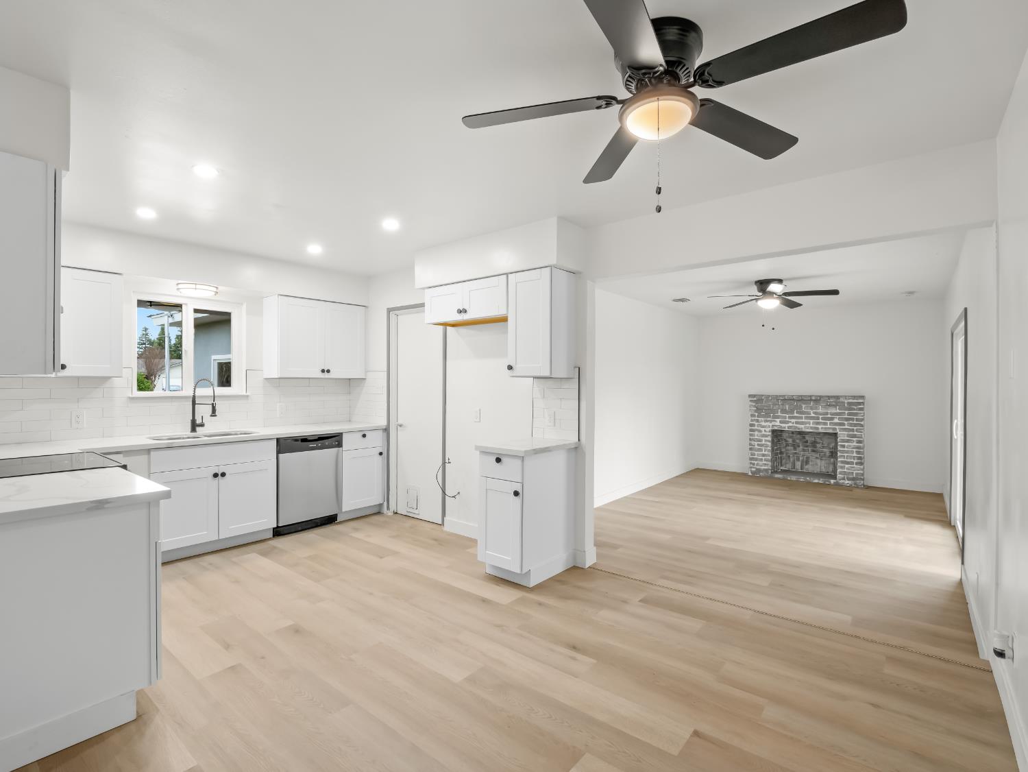 2855 Adler Ave, Clovis, CA 93612