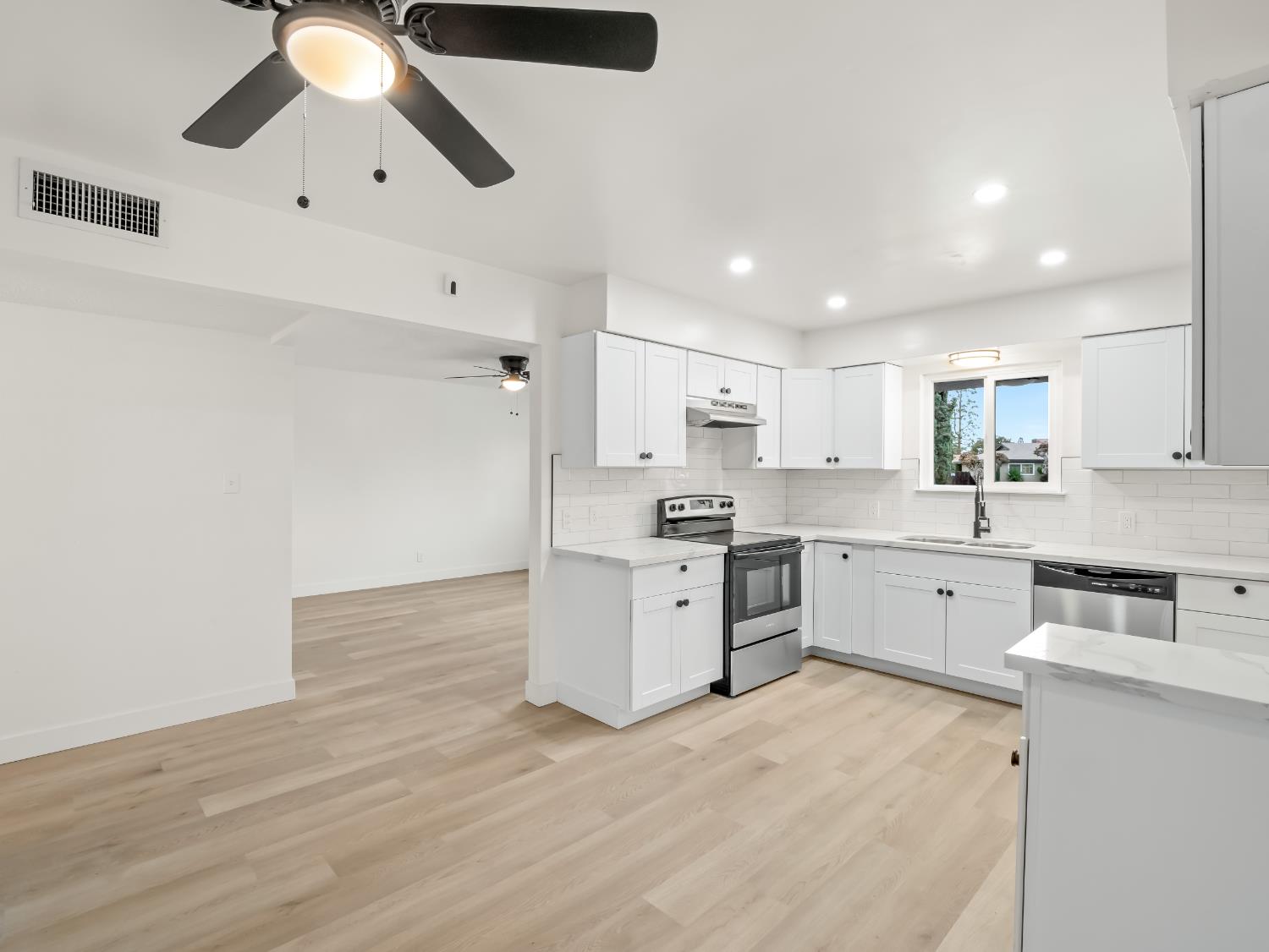 2855 Adler Ave, Clovis, CA 93612