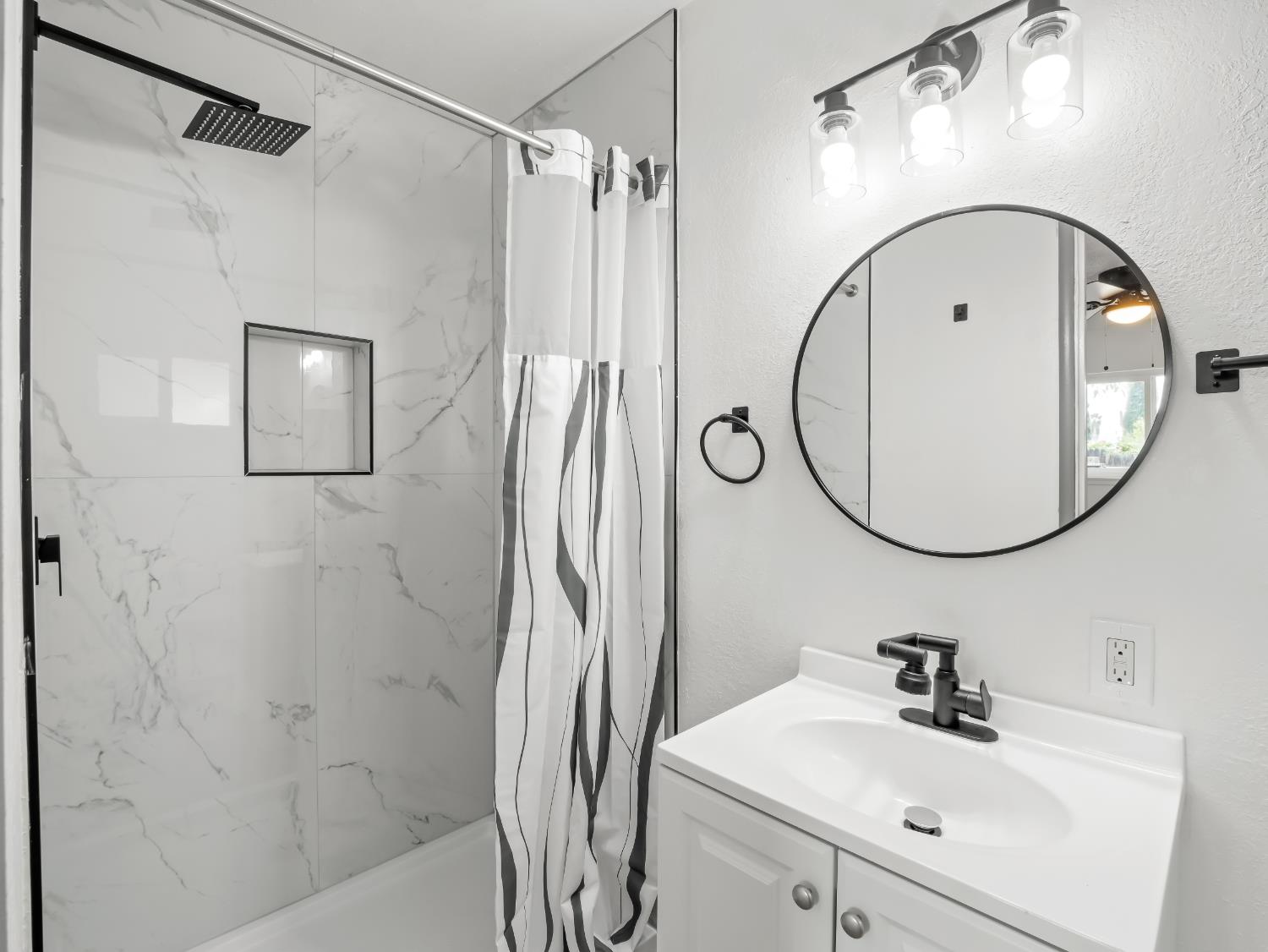 2855 Adler Ave, Clovis, CA 93612