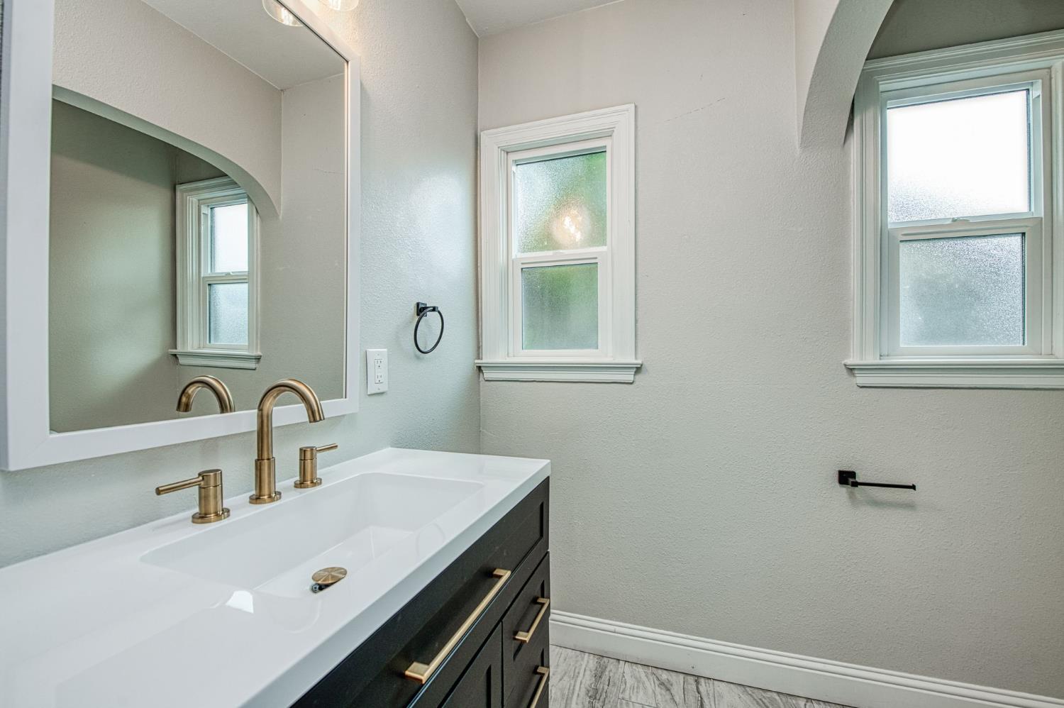 4345 E Iowa Ave, Fresno, CA 93702