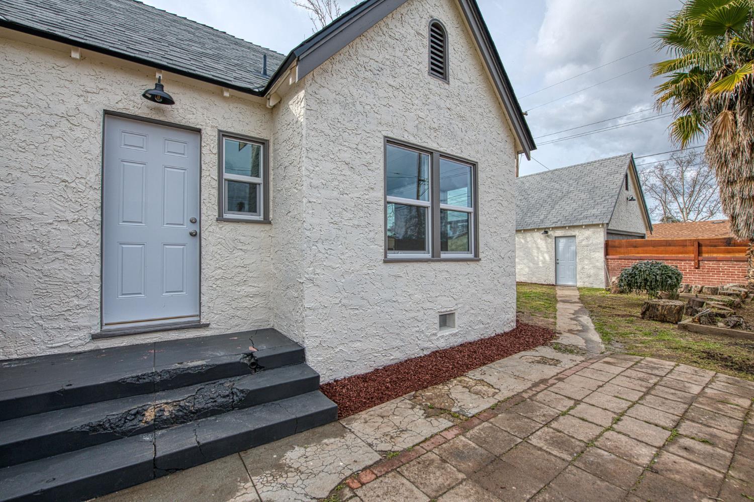 4345 E Iowa Ave, Fresno, CA 93702