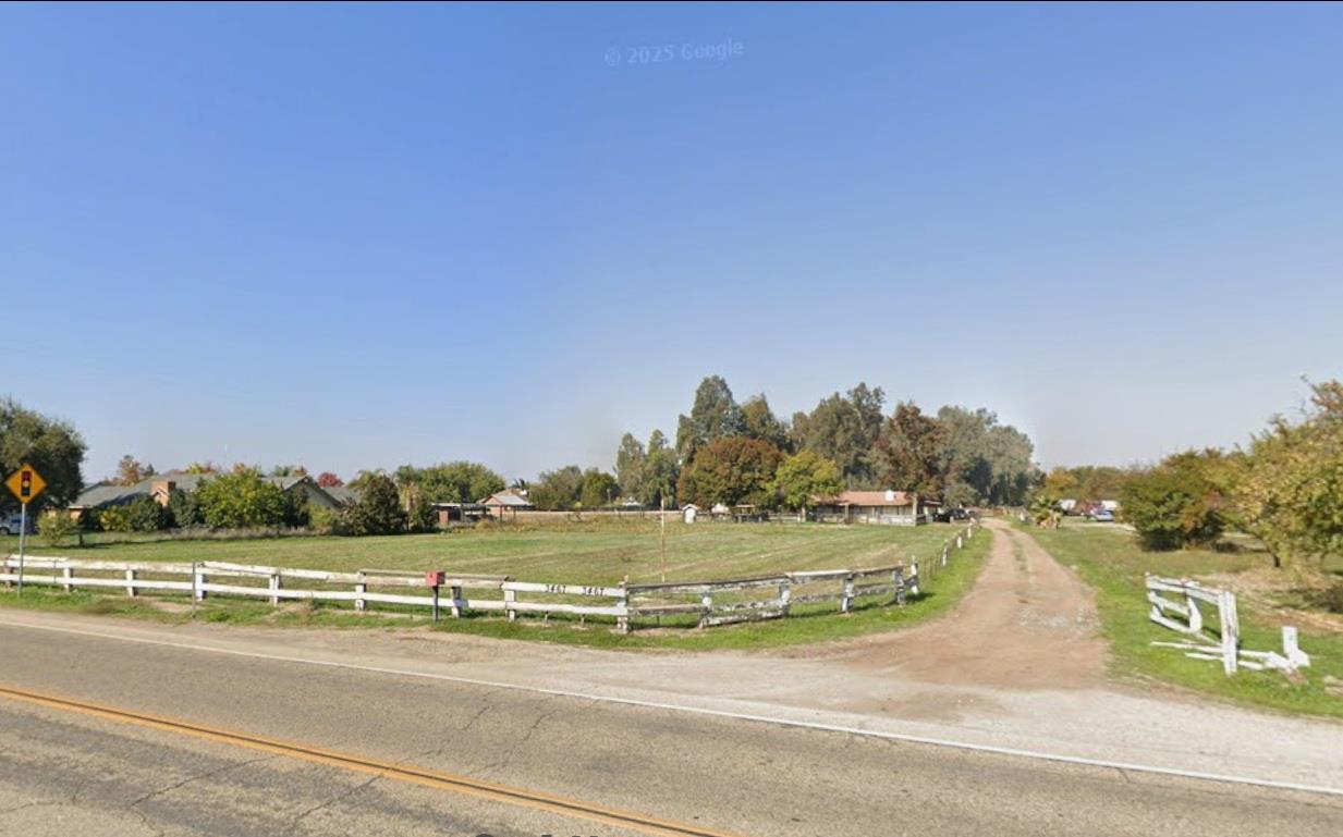 3467 Shaw, Clovis, CA 93619