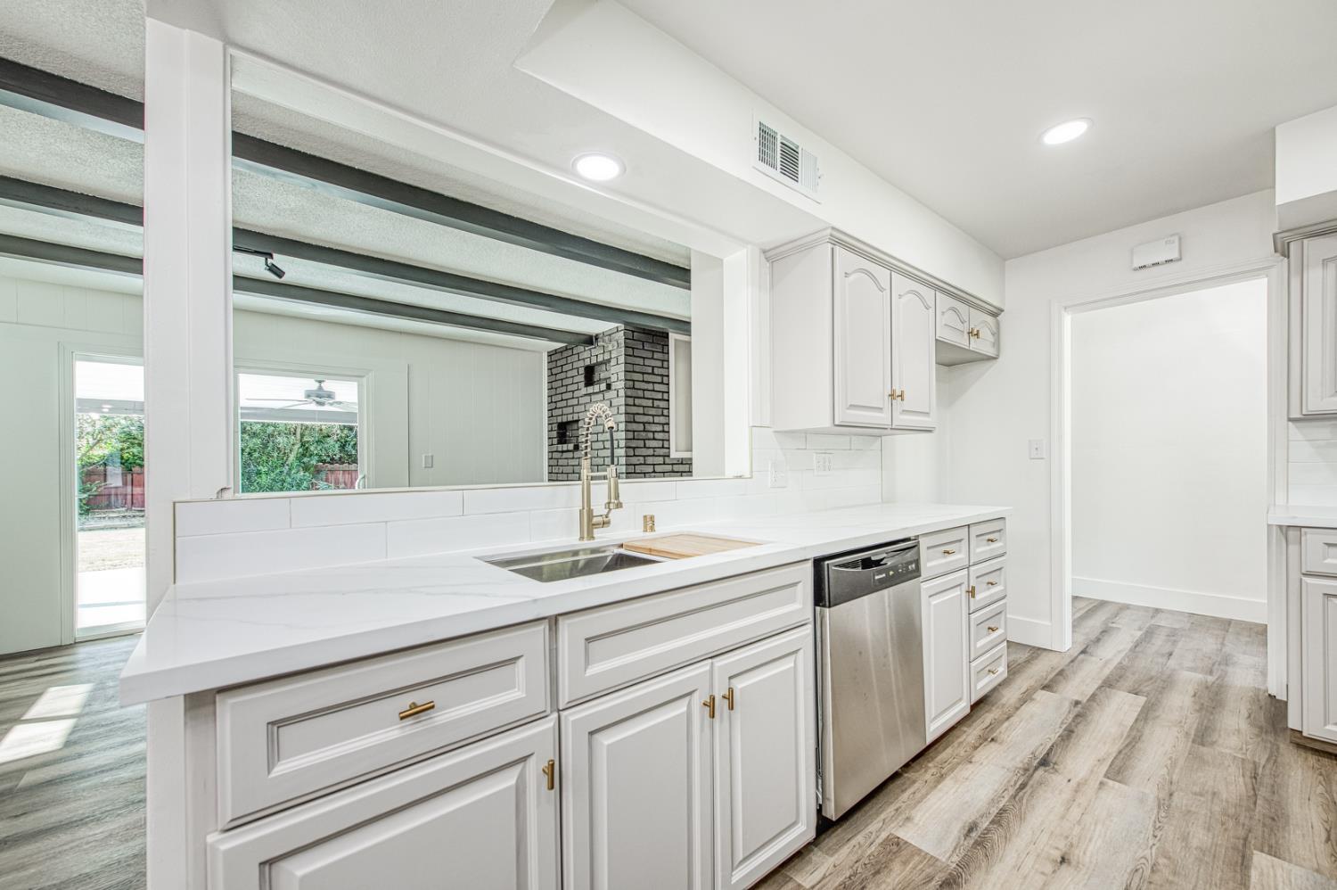 1408 E Richert Ave, Fresno, CA 93704