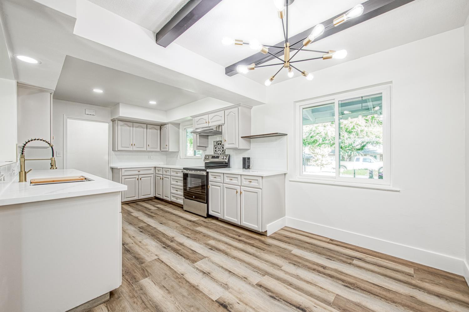 1408 E Richert Ave, Fresno, CA 93704