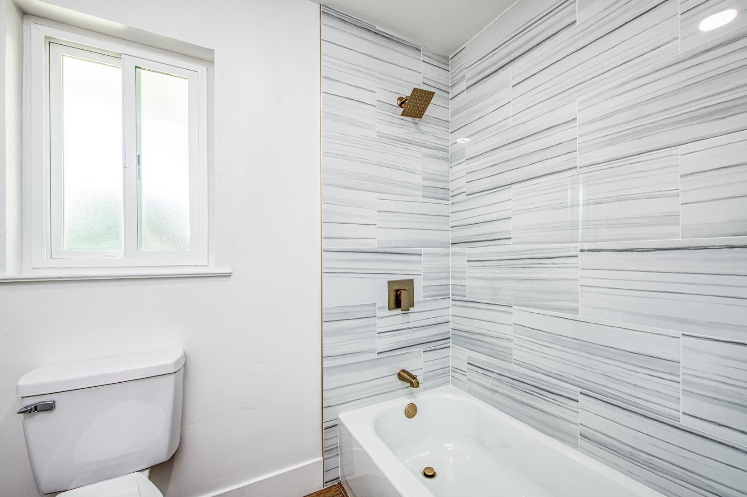 1408 E Richert Ave, Fresno, CA 93704