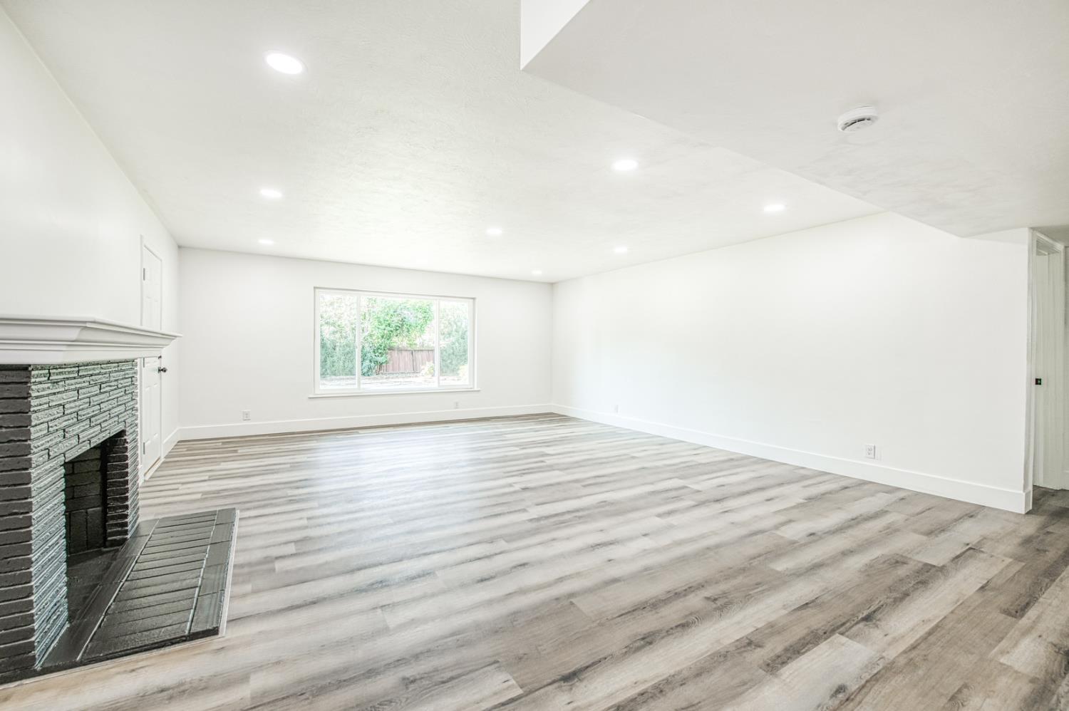 1408 E Richert Ave, Fresno, CA 93704