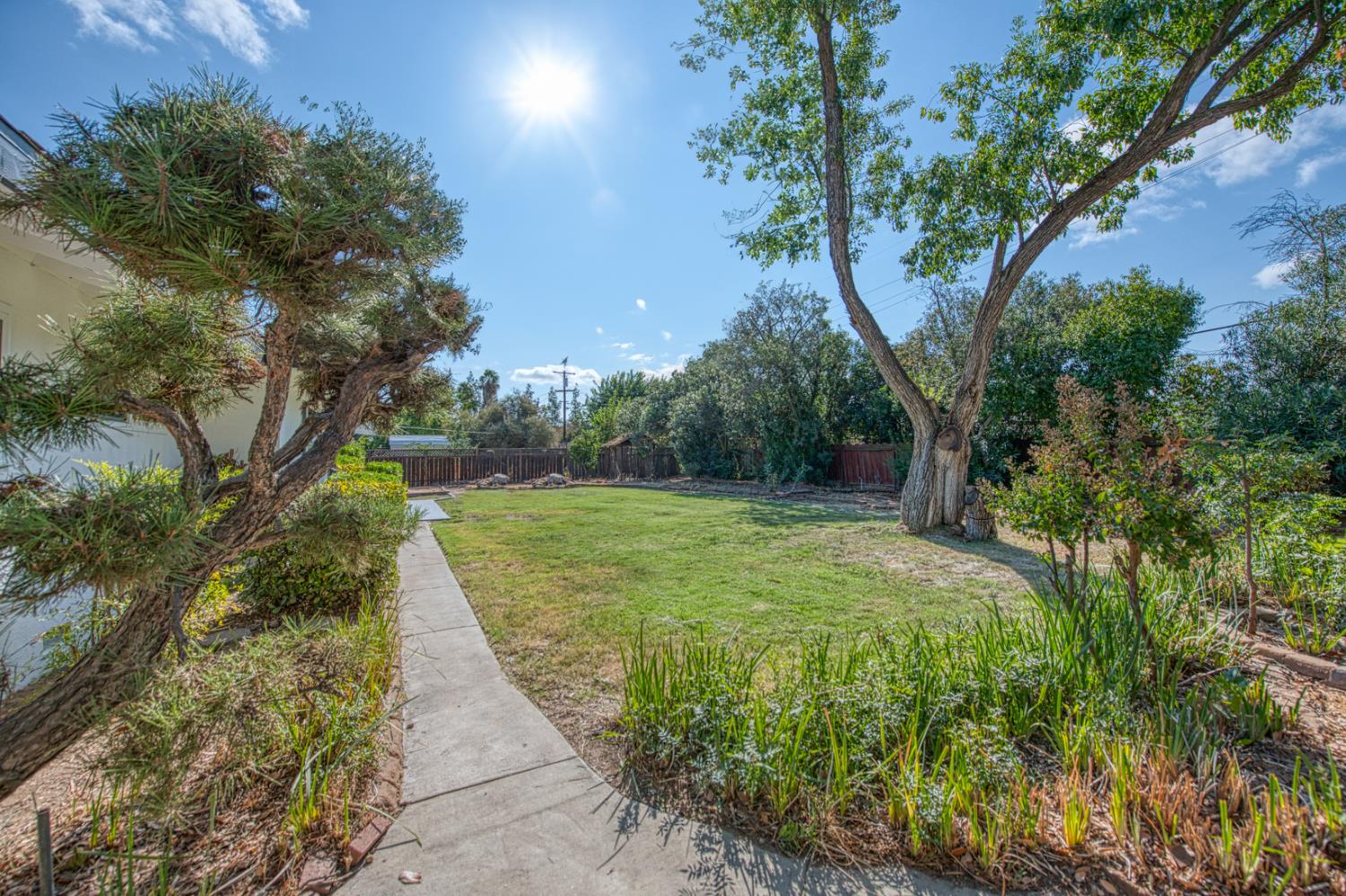 1408 E Richert Ave, Fresno, CA 93704