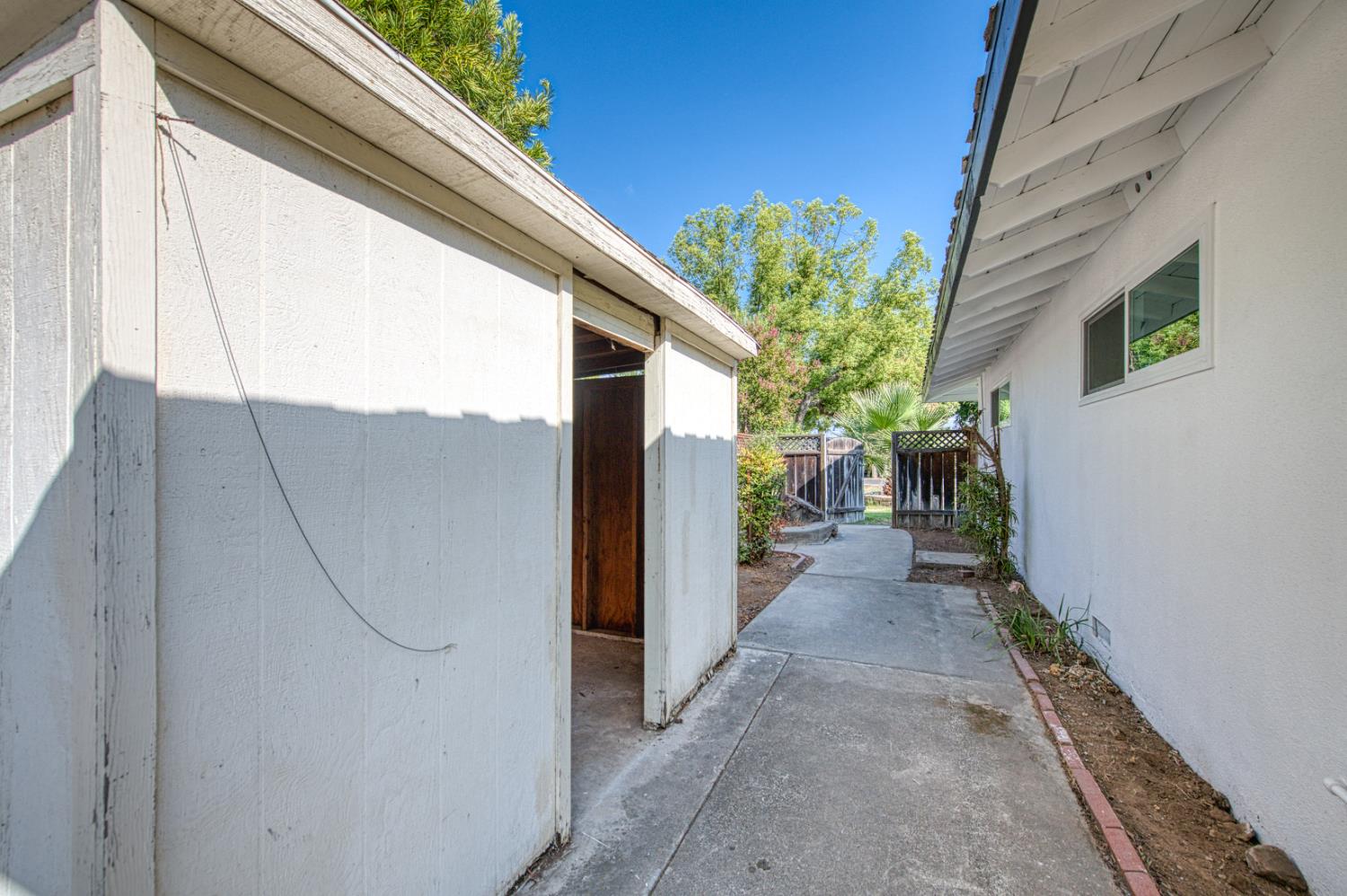 1408 E Richert Ave, Fresno, CA 93704