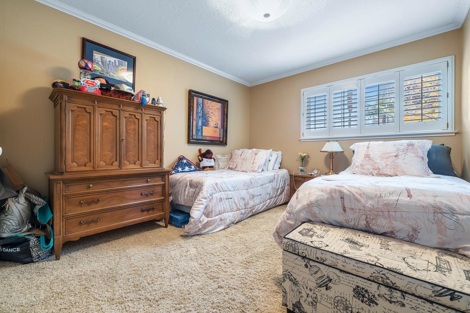 5627 N Kavanagh Ave, Fresno, CA 93711